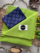 Perrot Handloom Cotton Saree With Blue Print Blouse
