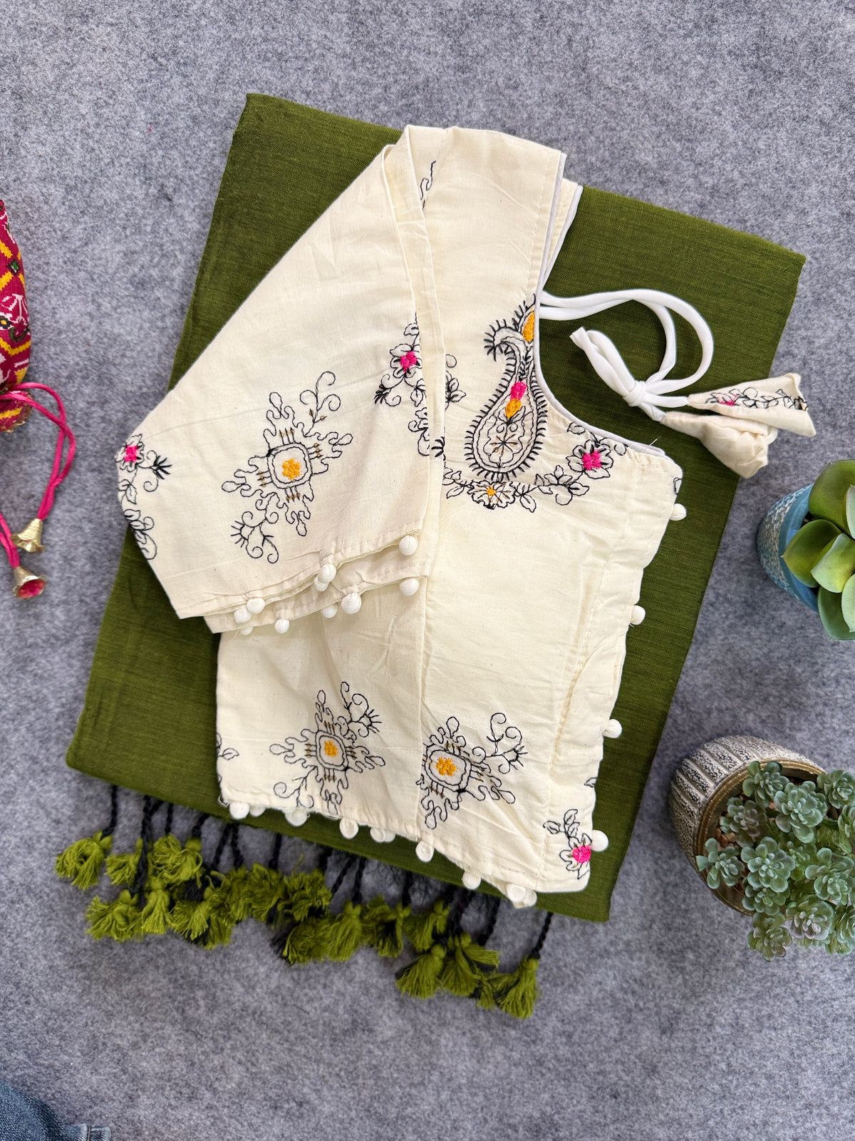Mehndi Handloom Cotoon Saree With Embrodry Work Stitched Blouse