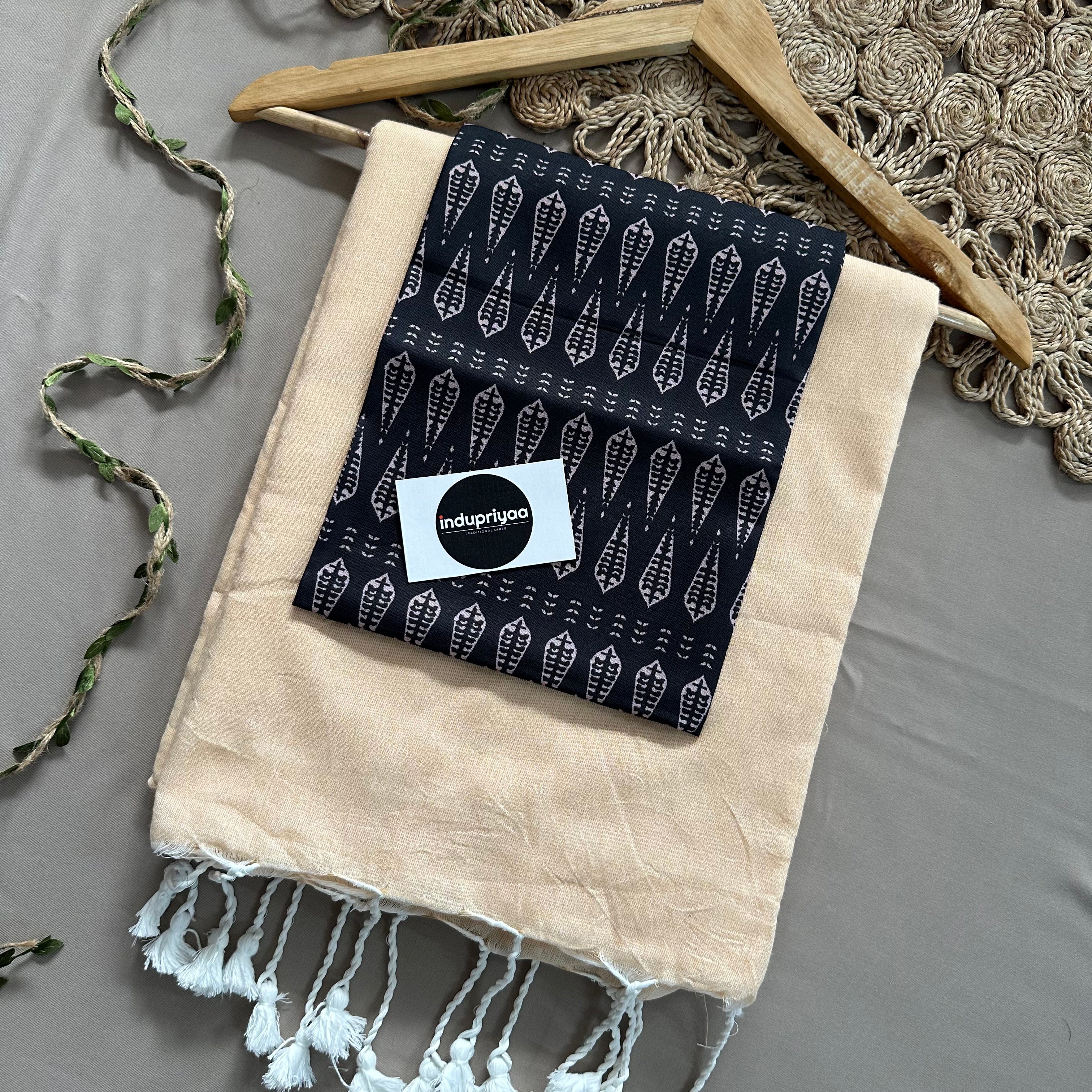 Cream Handloom Cotton Saree With Black Print Blouse