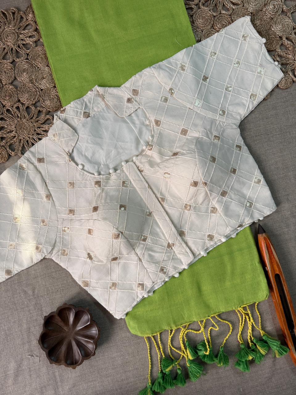 Stylish Perrot Handloom Cotton Saree With Ready Made Blouse