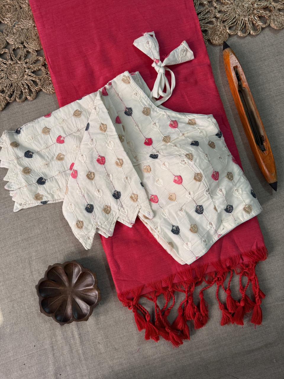 Comfortable Pure Gajri  Handloom Cotton Saree With Ready Blouse