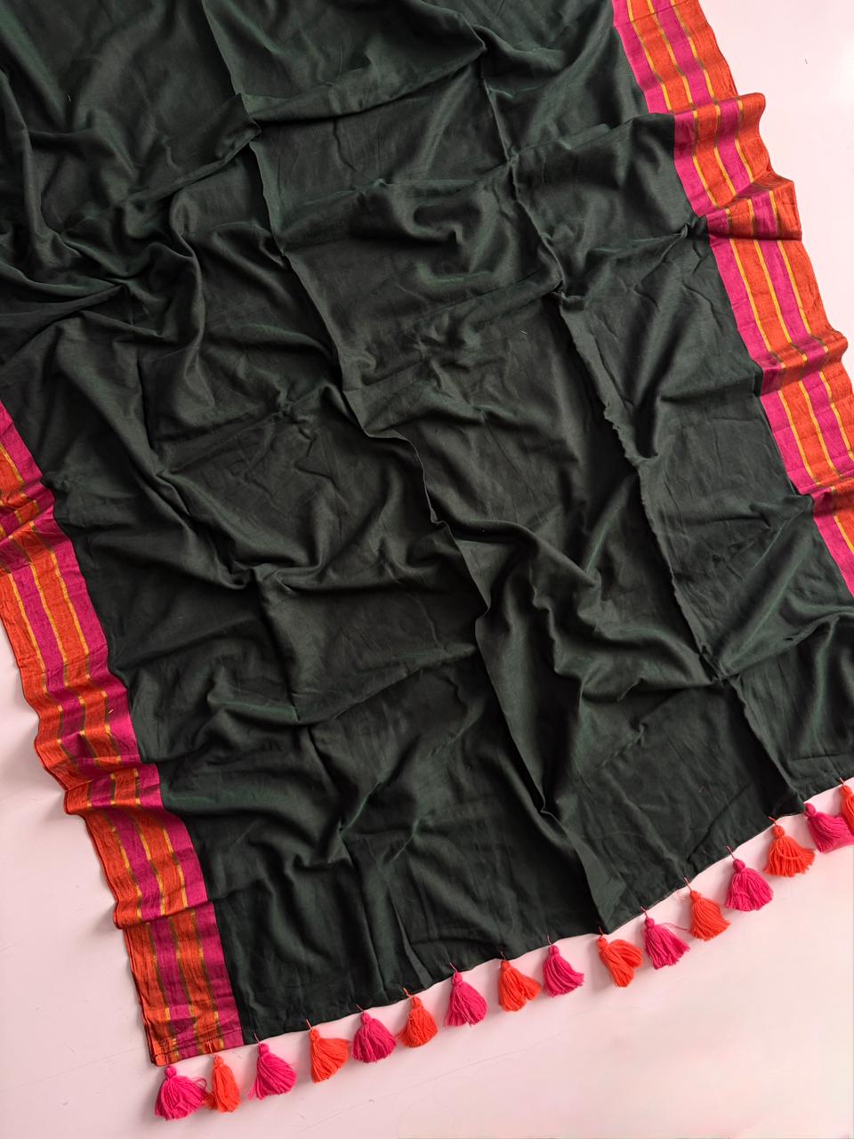 Pure Green Mul Mul Cotton Saree with Comfortable Breathable Fabric