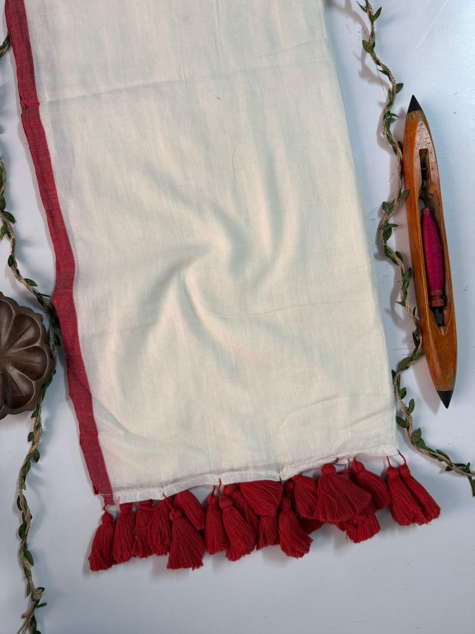 Trendy Off White Mulmul Cotton Saree Breathable Summer Wear