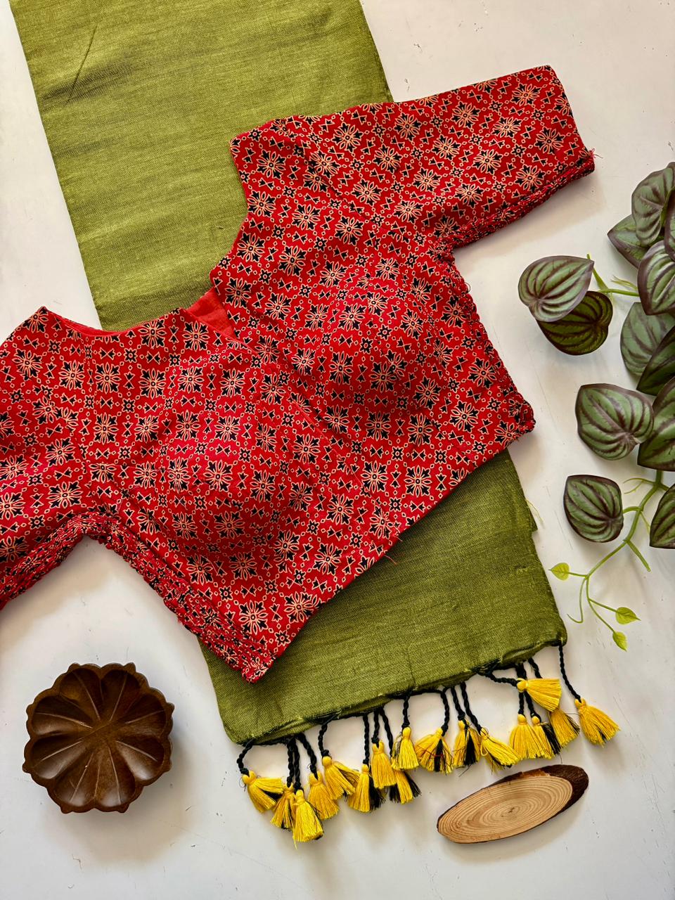 Beautiful Light Mehndi Handloom Cotton Saree With Stretchable Fashion Blouse