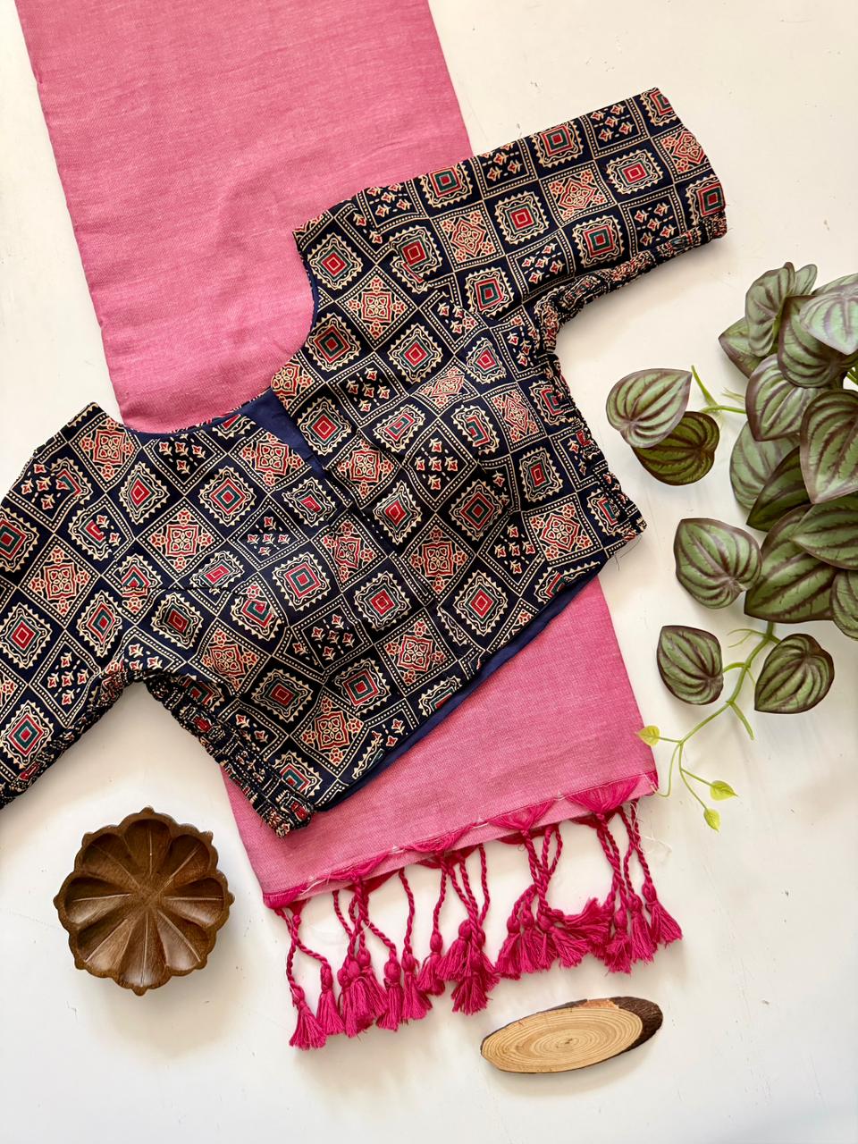 Comfortable LIght Pink Handloom Cotton Saree With Elegant Stretchable Blouse