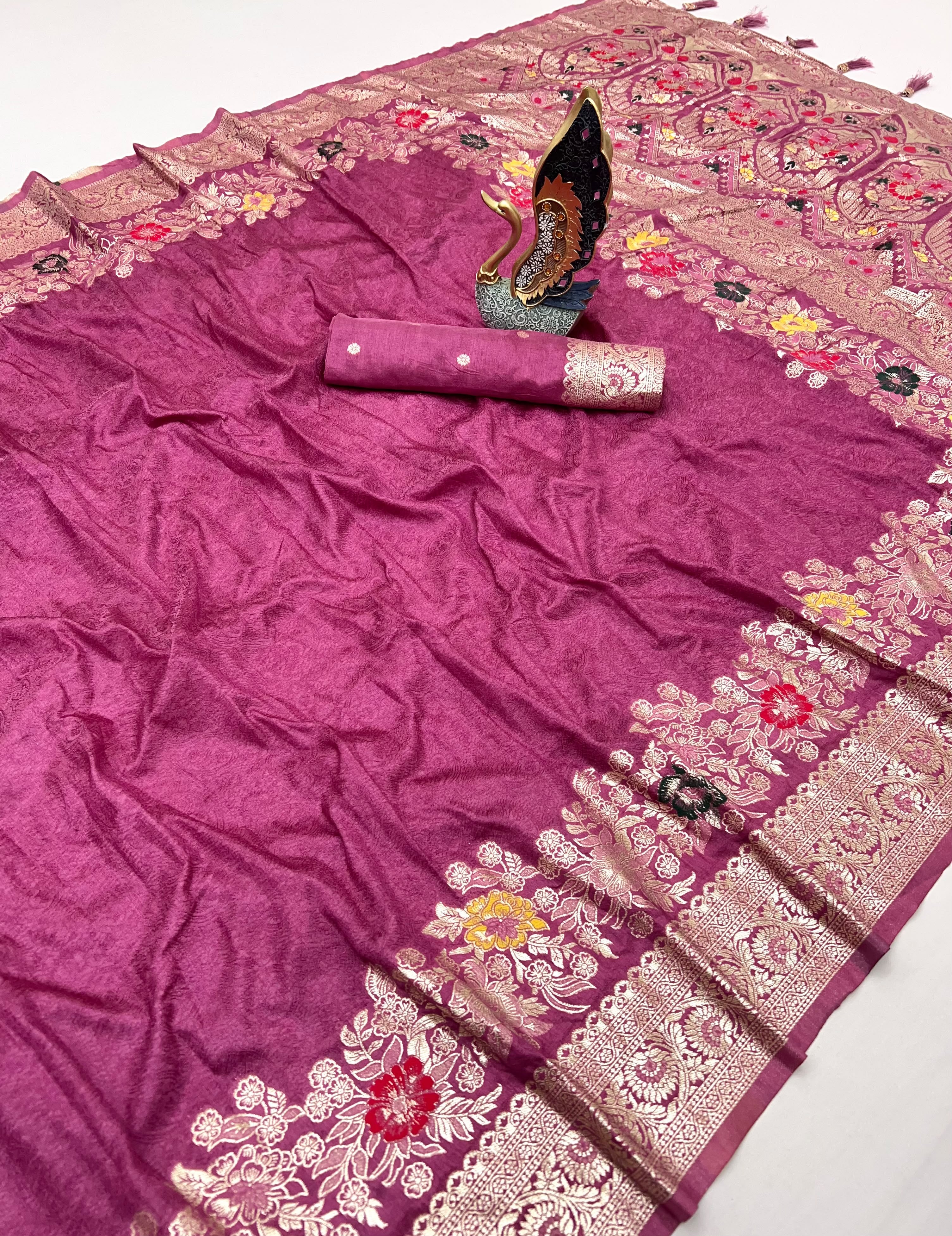 Graceful Lavender Silk Saree with Intricate Golden Jari Weaving and a Royal Pallu