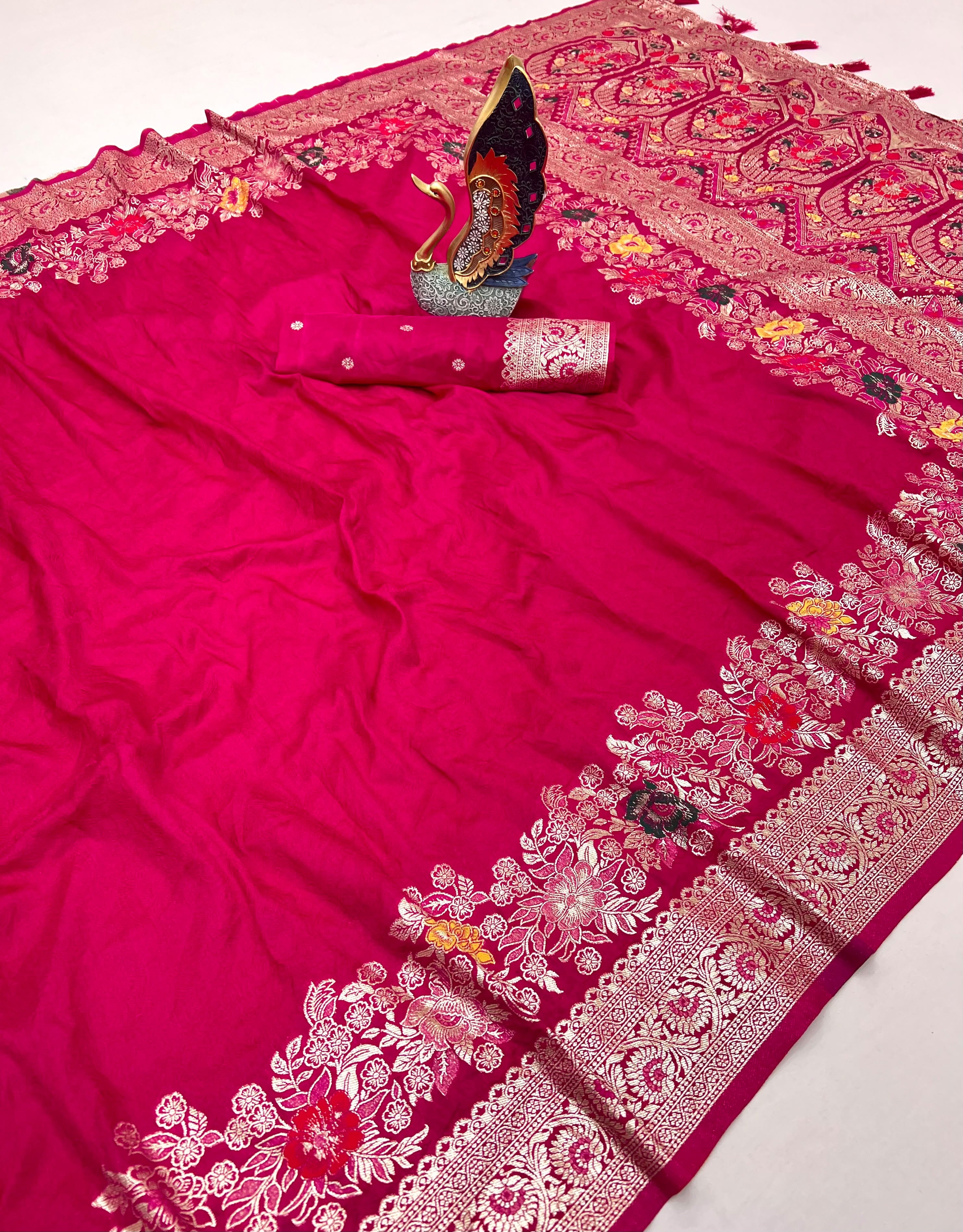 Royal Pink Silk Saree with Exquisite Jari Weaving and a Magnificent Rich Pallu