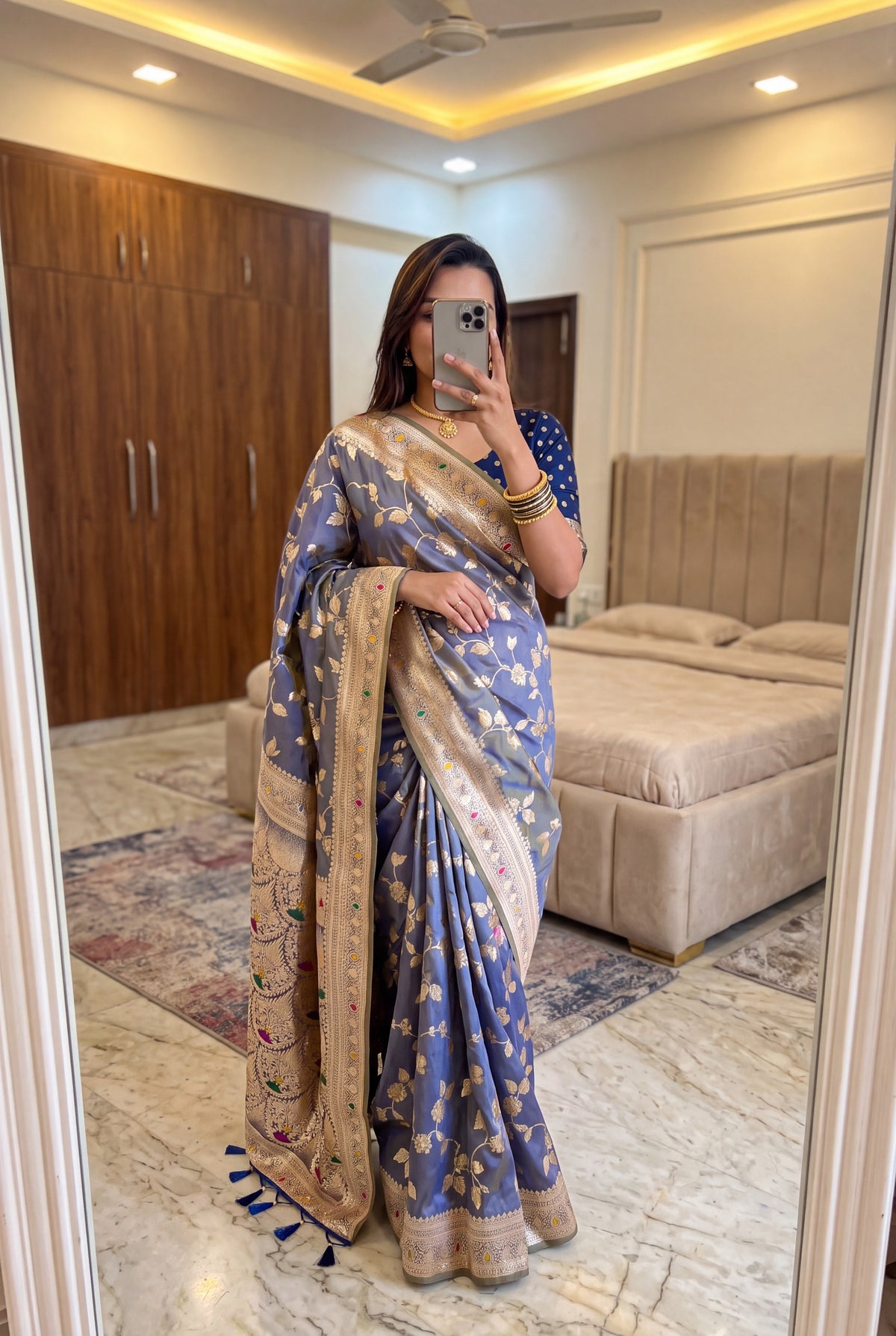 Royal Grey Silk Saree Adorned with Intricate Jari Weaving and a Grand Pallu