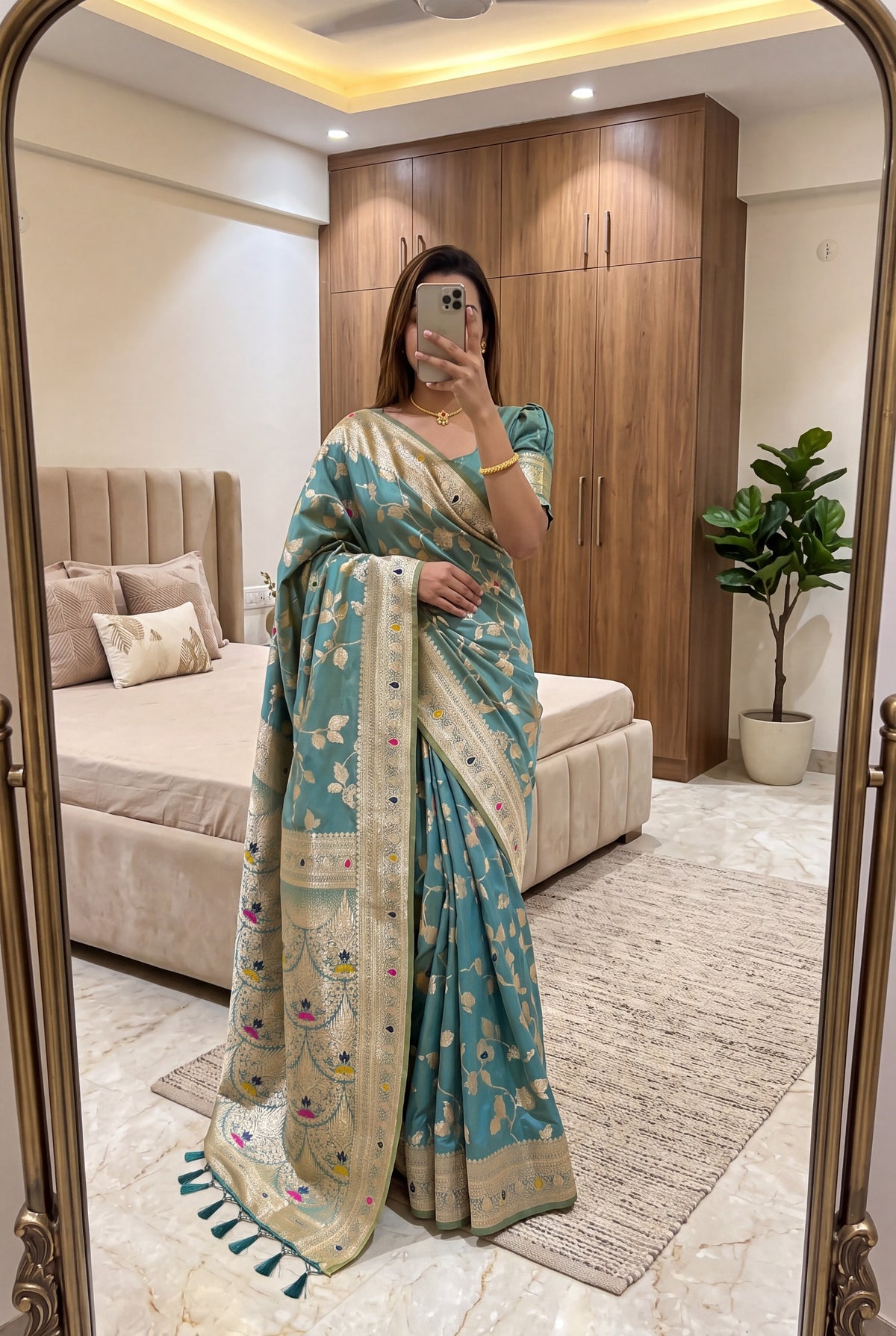 Premium C Green Silk Saree with Elegant Jari Weaving and a Stunning Rich Pallu