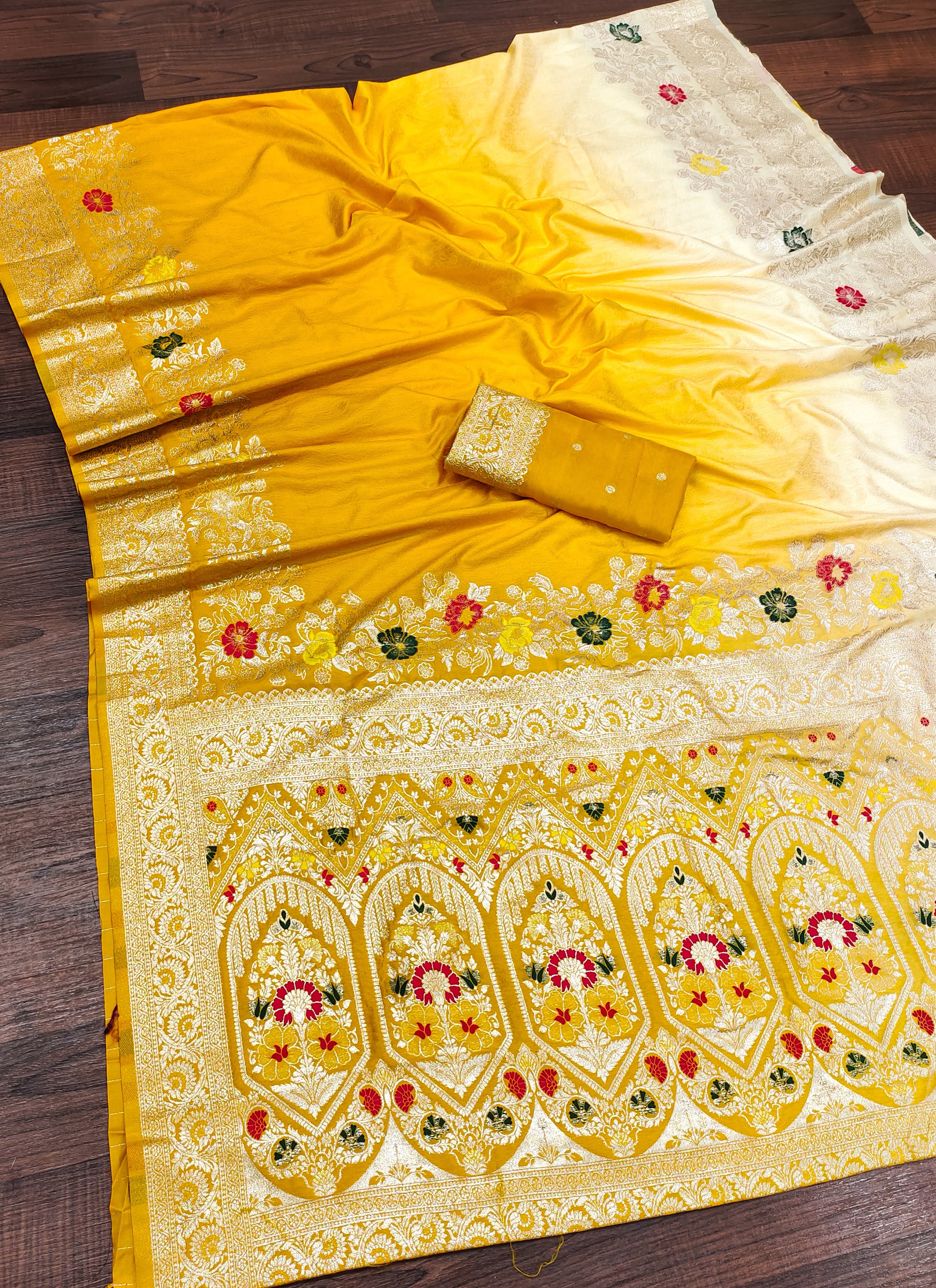 Classic Yellow Silk Saree Showcasing Exquisite Jari Weaving and a Grand Rich Pallu