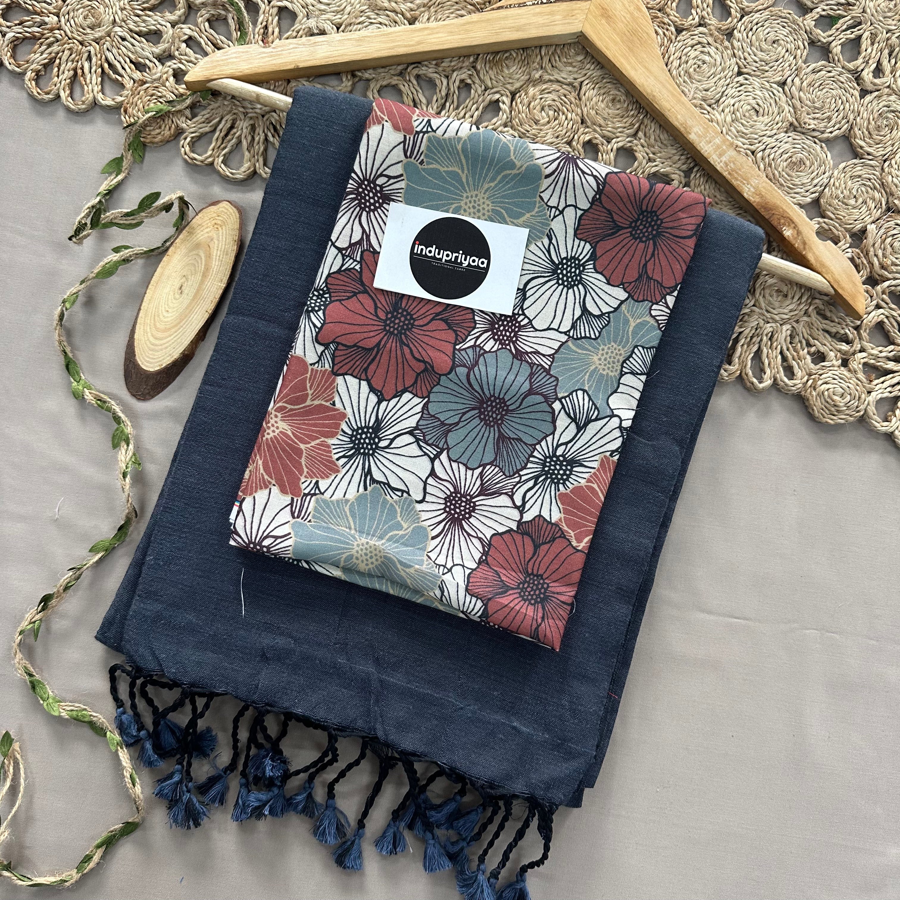 Dark Grey Handloom Cotton Saree With Flower Print Blouse