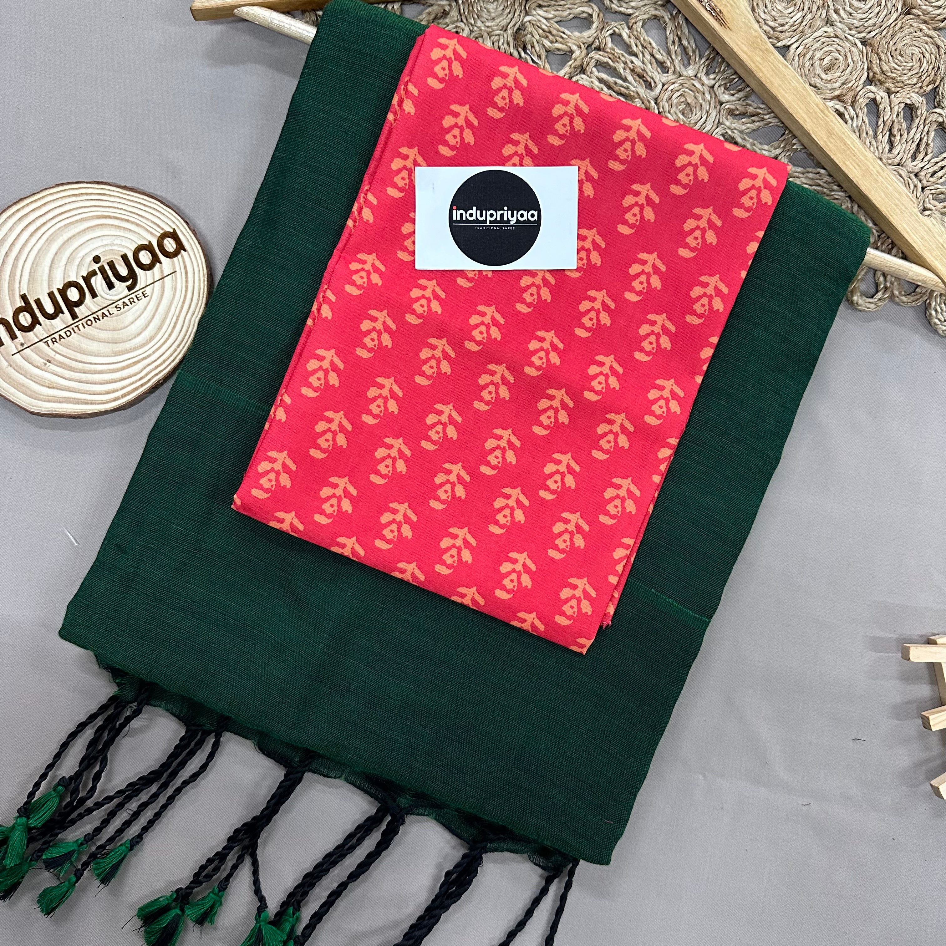 Bottle Green Handloom Cotton Saree With Red Print Blouse