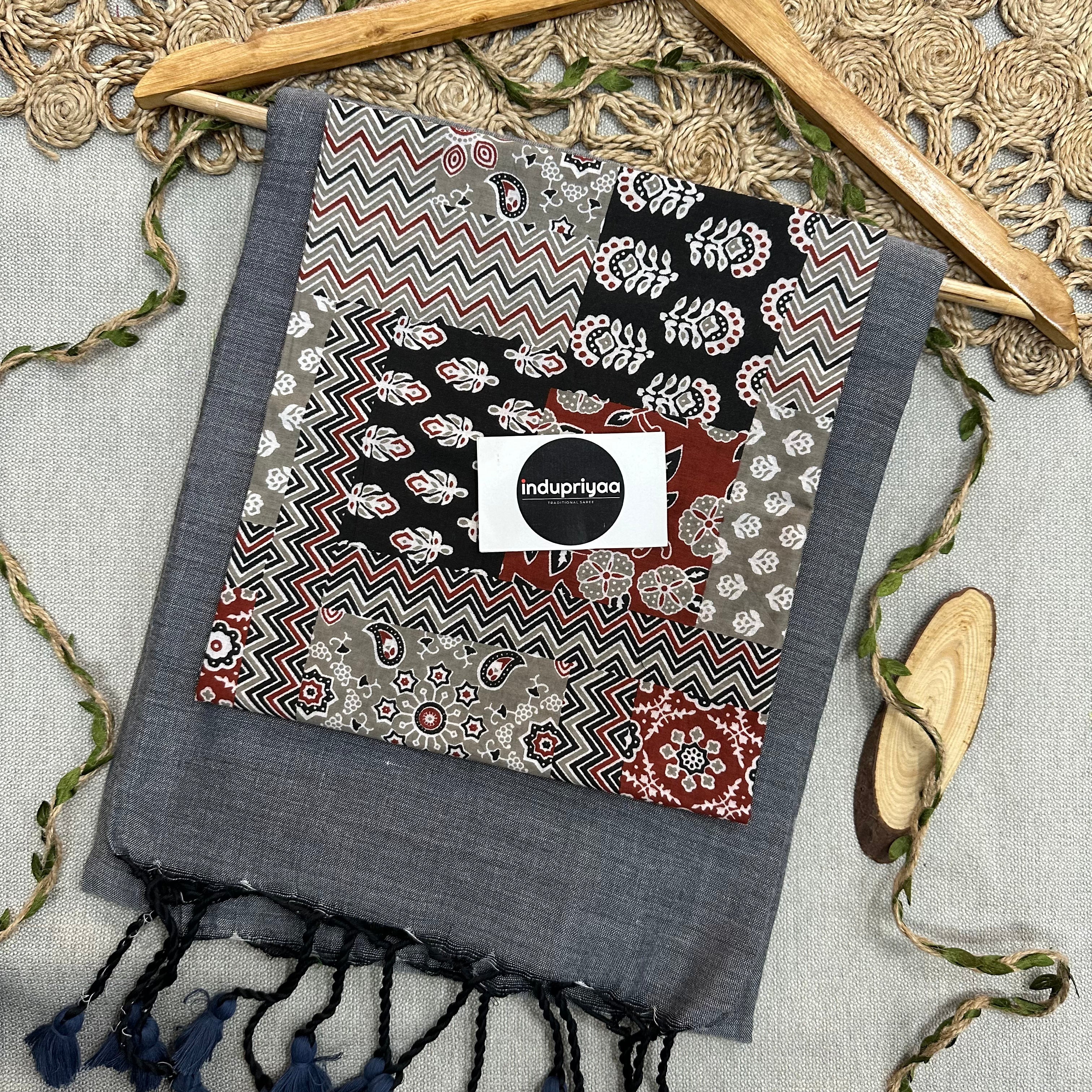 Light Grey Handloom Cotton Saree With Multiple Print Blouse