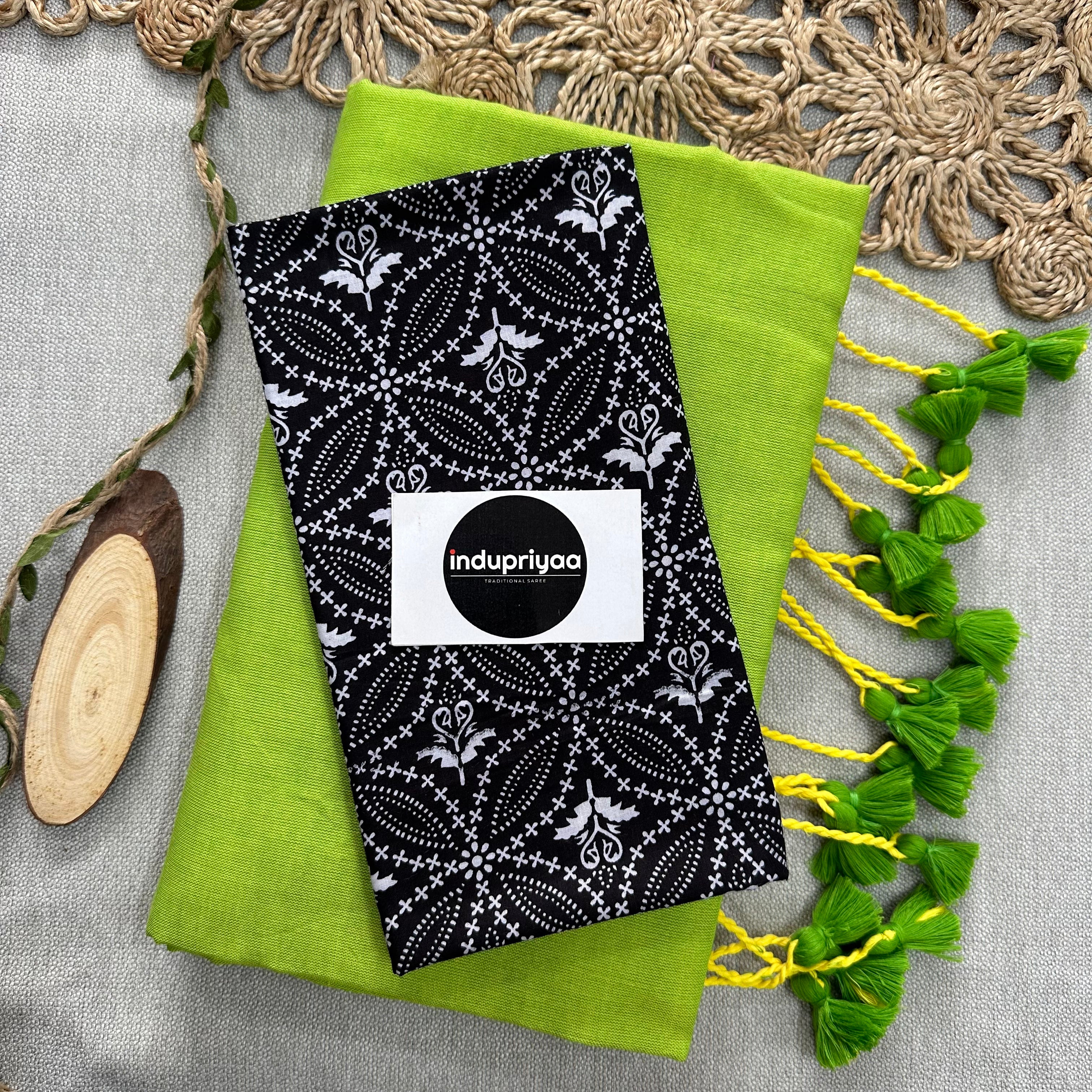 Perrot Green Handloom Cotton Saree With Black Print Blouse