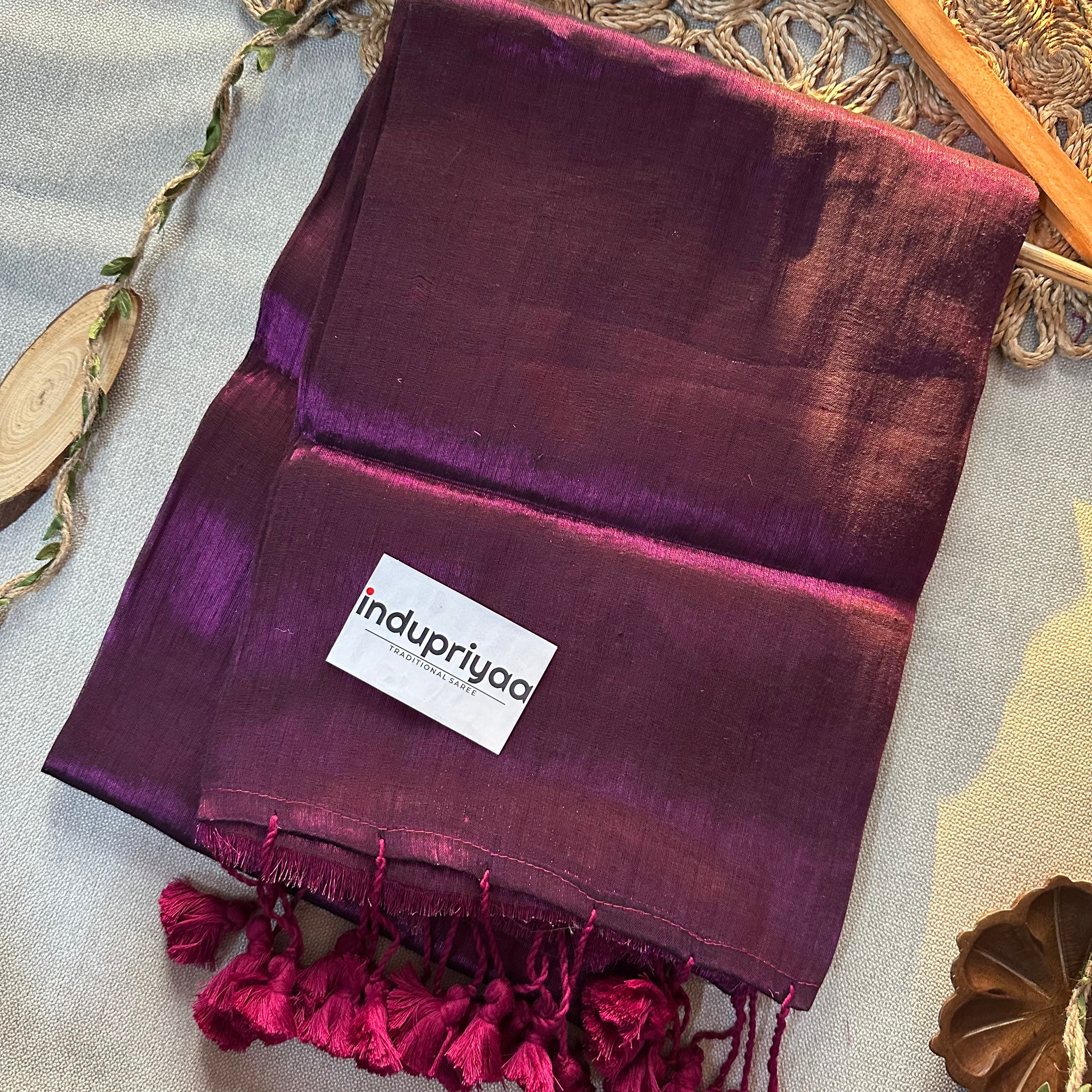 Indupriyaa  Wine Pom Pom Handloom Raga Tissue Saree