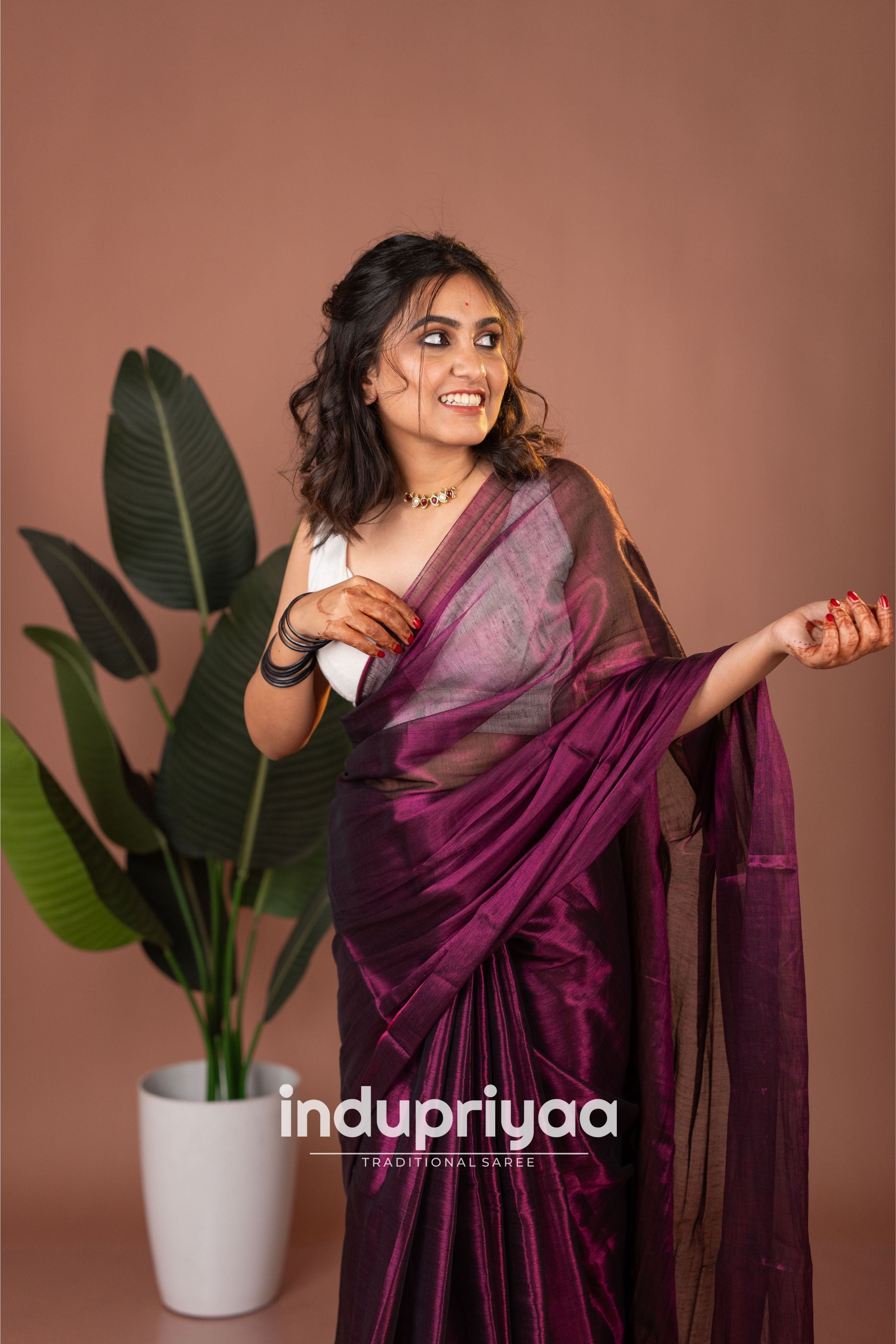 Indupriyaa Wine Handloom Raga Tissue Saree