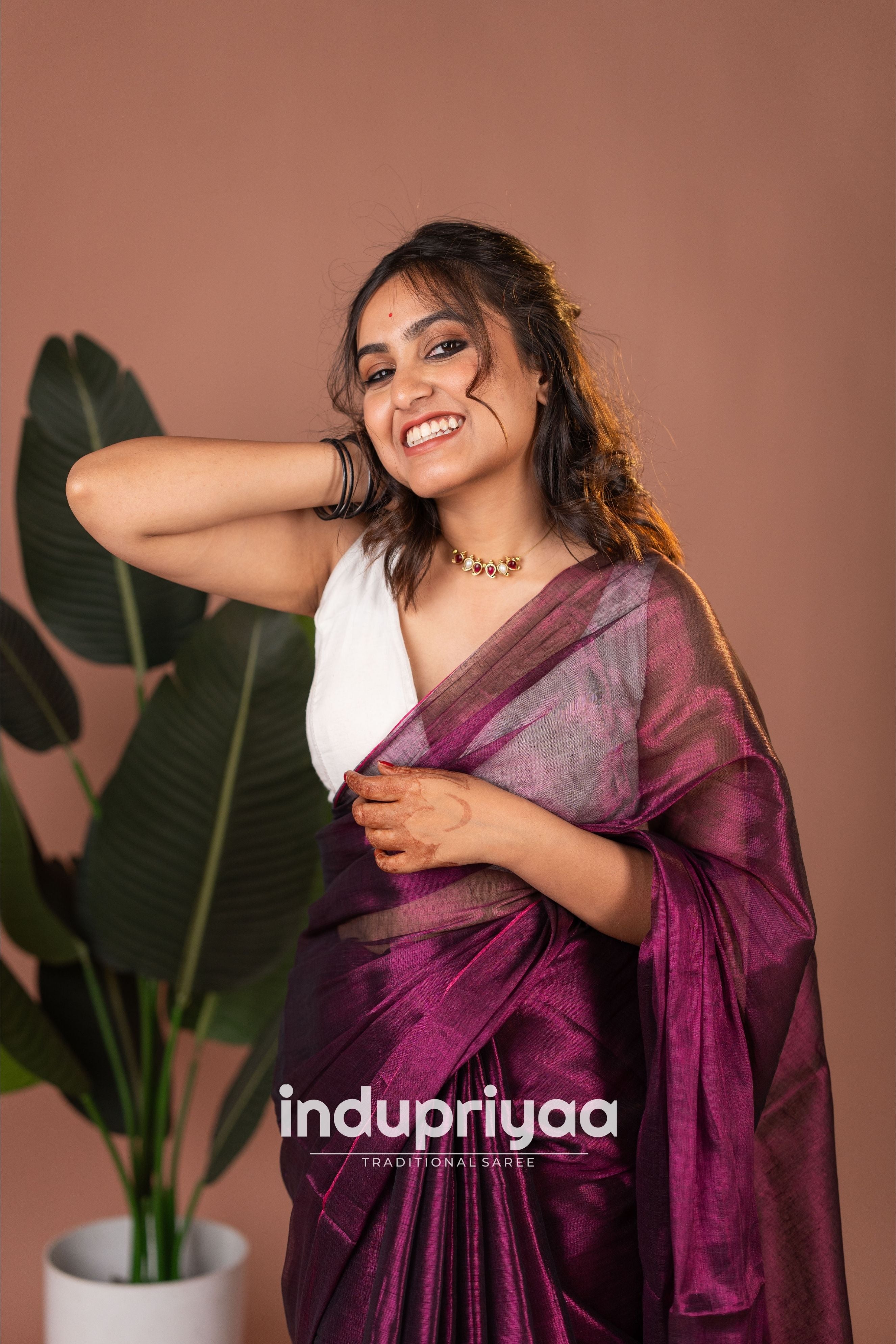 Indupriyaa Wine Handloom Raga Tissue Saree