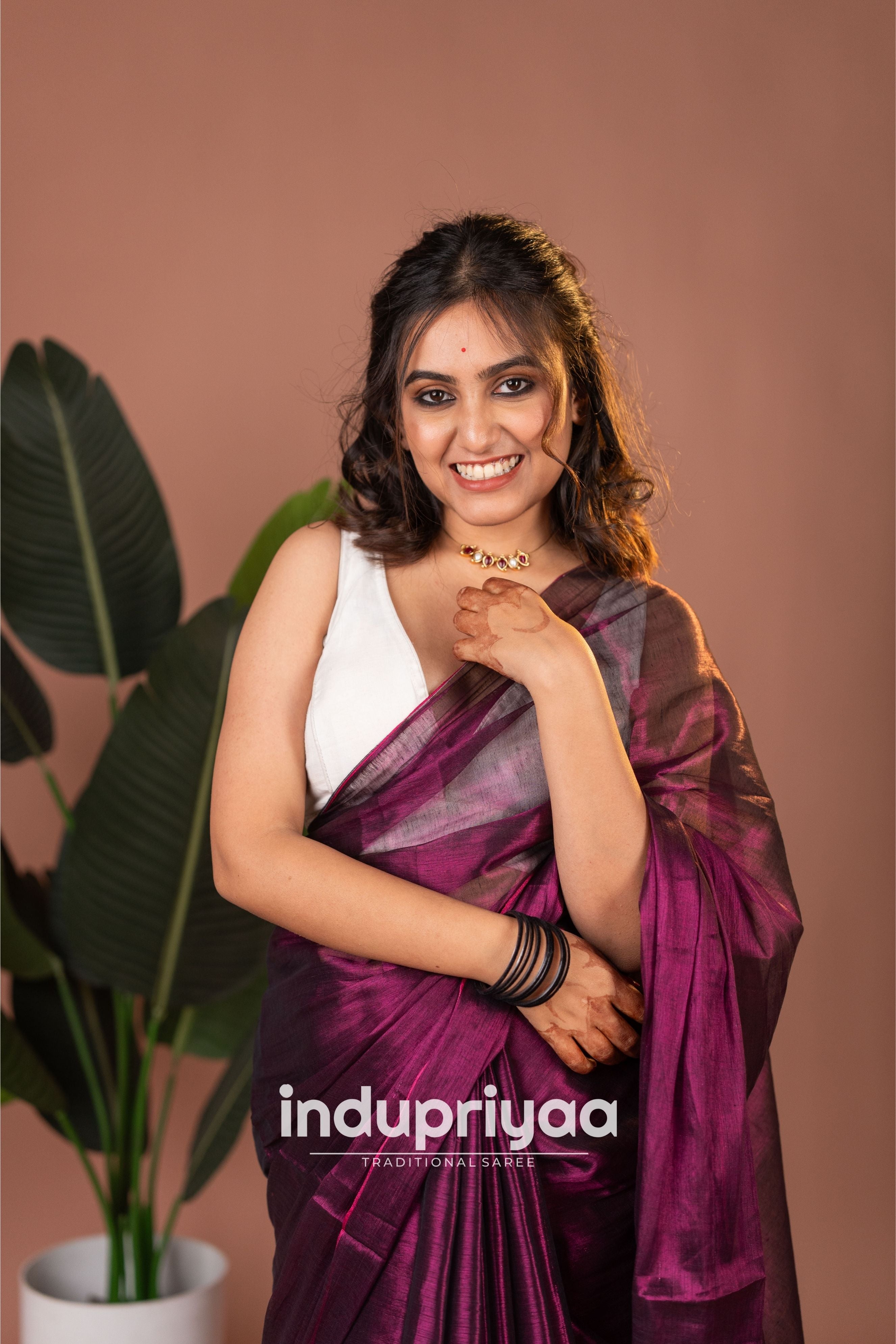 Indupriyaa Wine Handloom Raga Tissue Saree