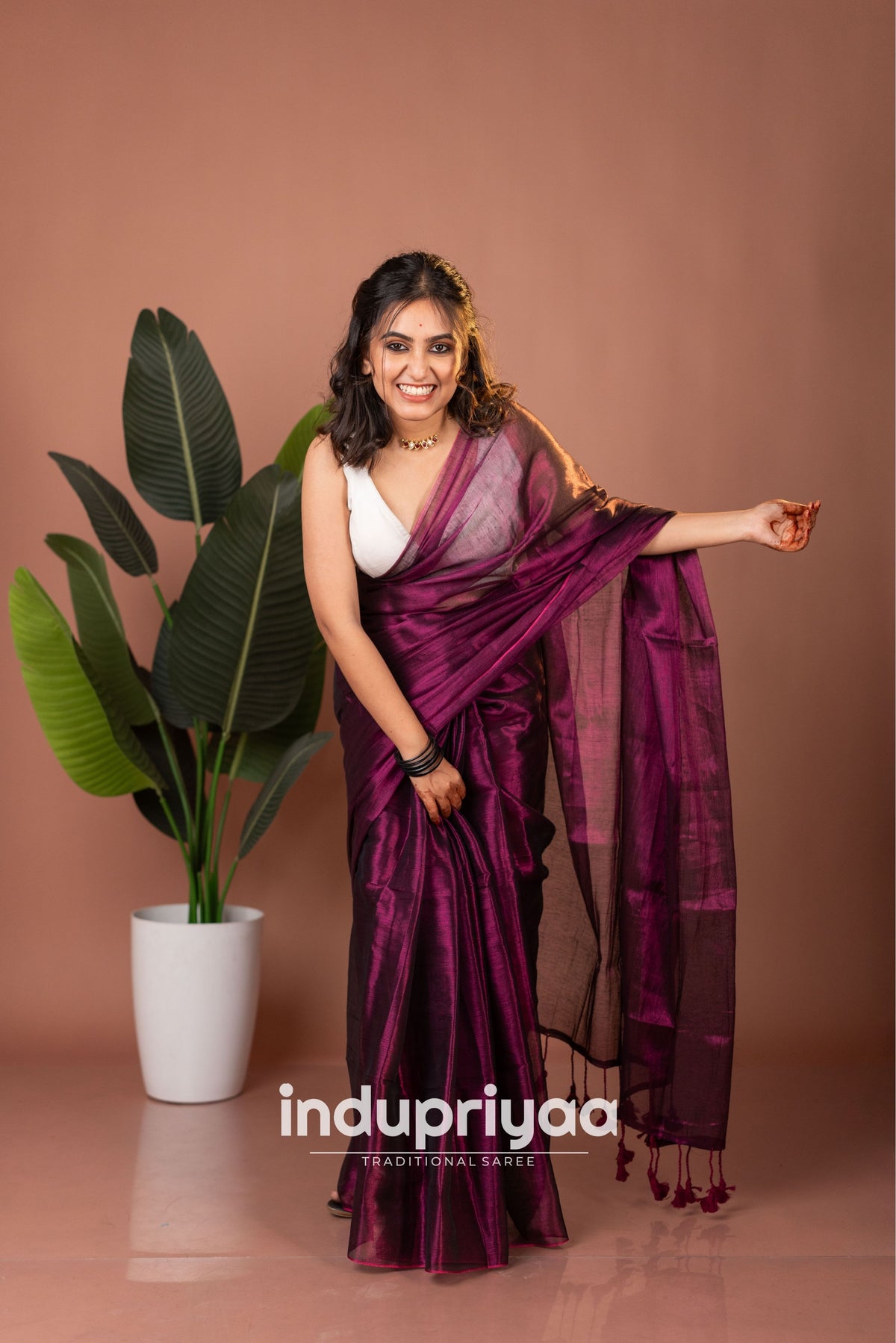 Indupriyaa Wine Handloom Raga Tissue Saree