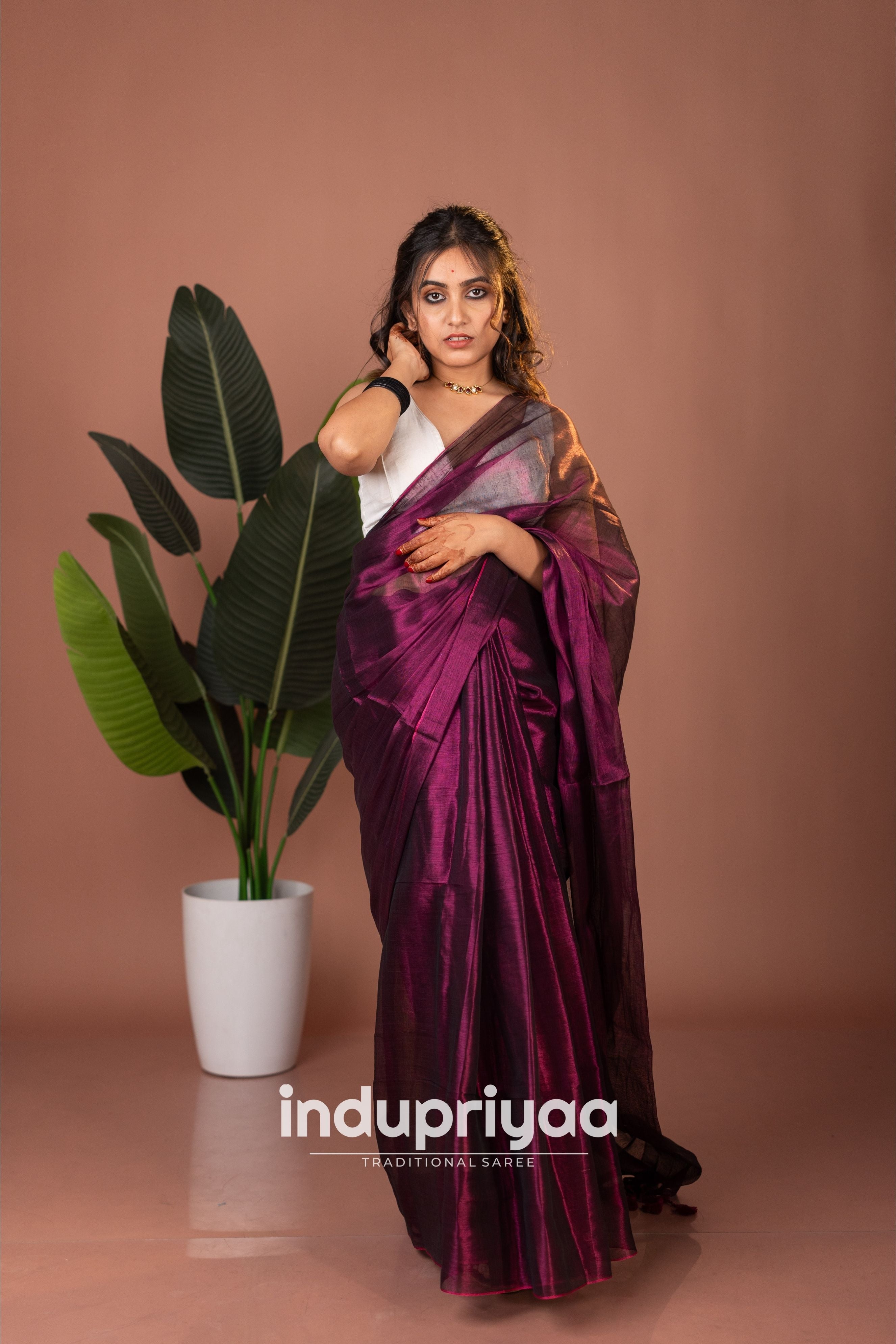 Indupriyaa Wine Handloom Raga Tissue Saree