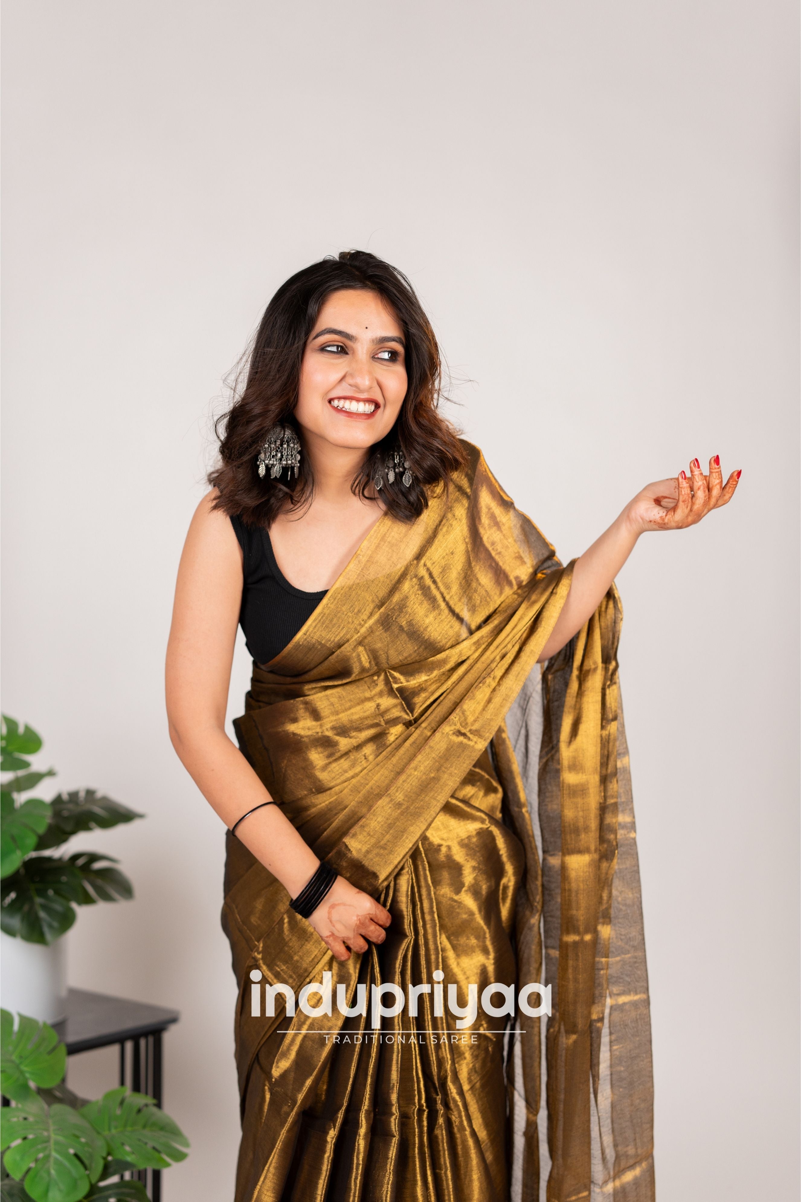 Indupriyaa Gold Handloom Raga Tissue Saree