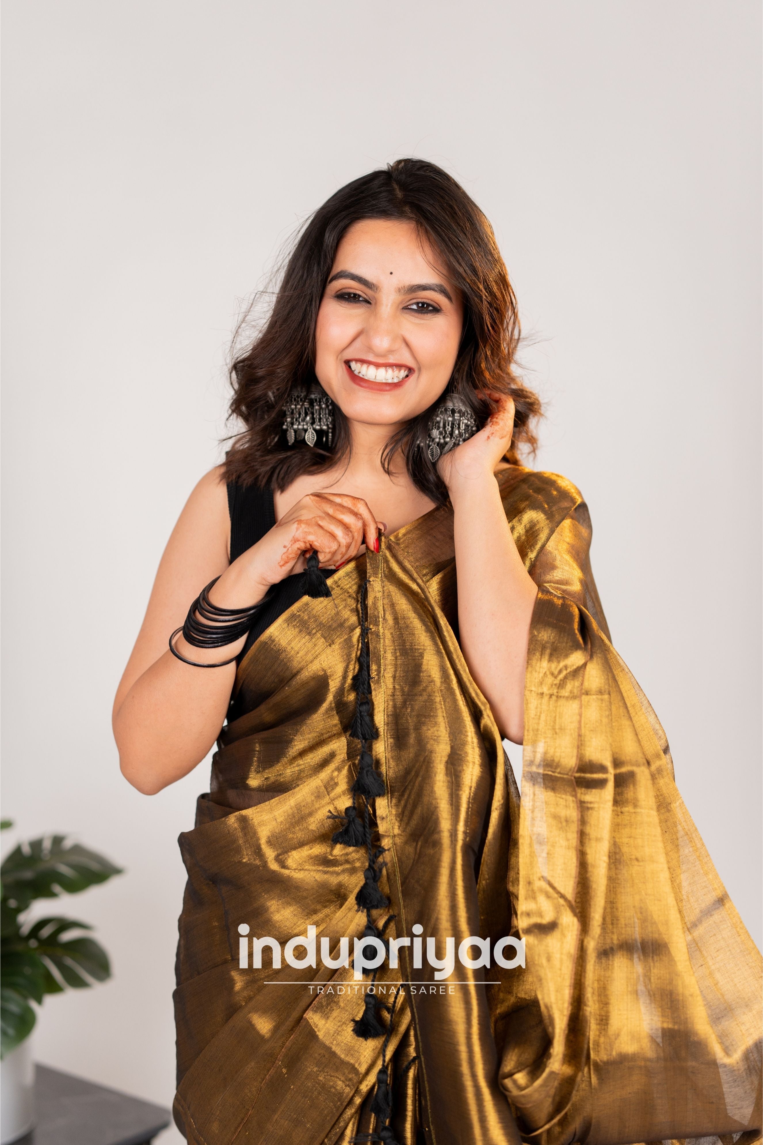 Indupriyaa Gold Handloom Raga Tissue Saree