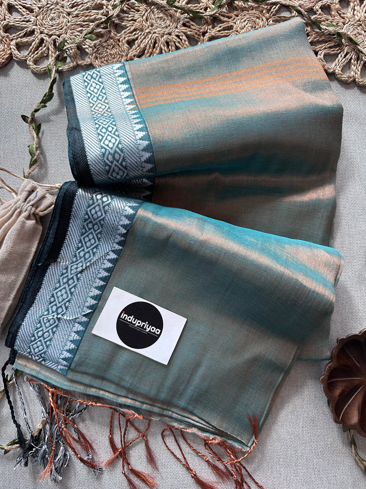 Indupriyaa  C Green Temple Designe  Handloom Raga Tissue Saree