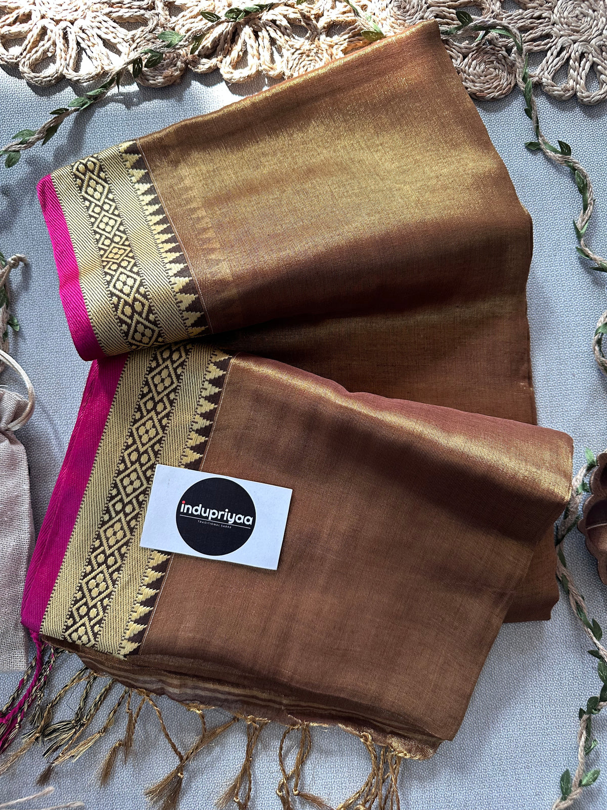 Indupriyaa Gold Temple Designe  Handloom Raga Tissue Saree