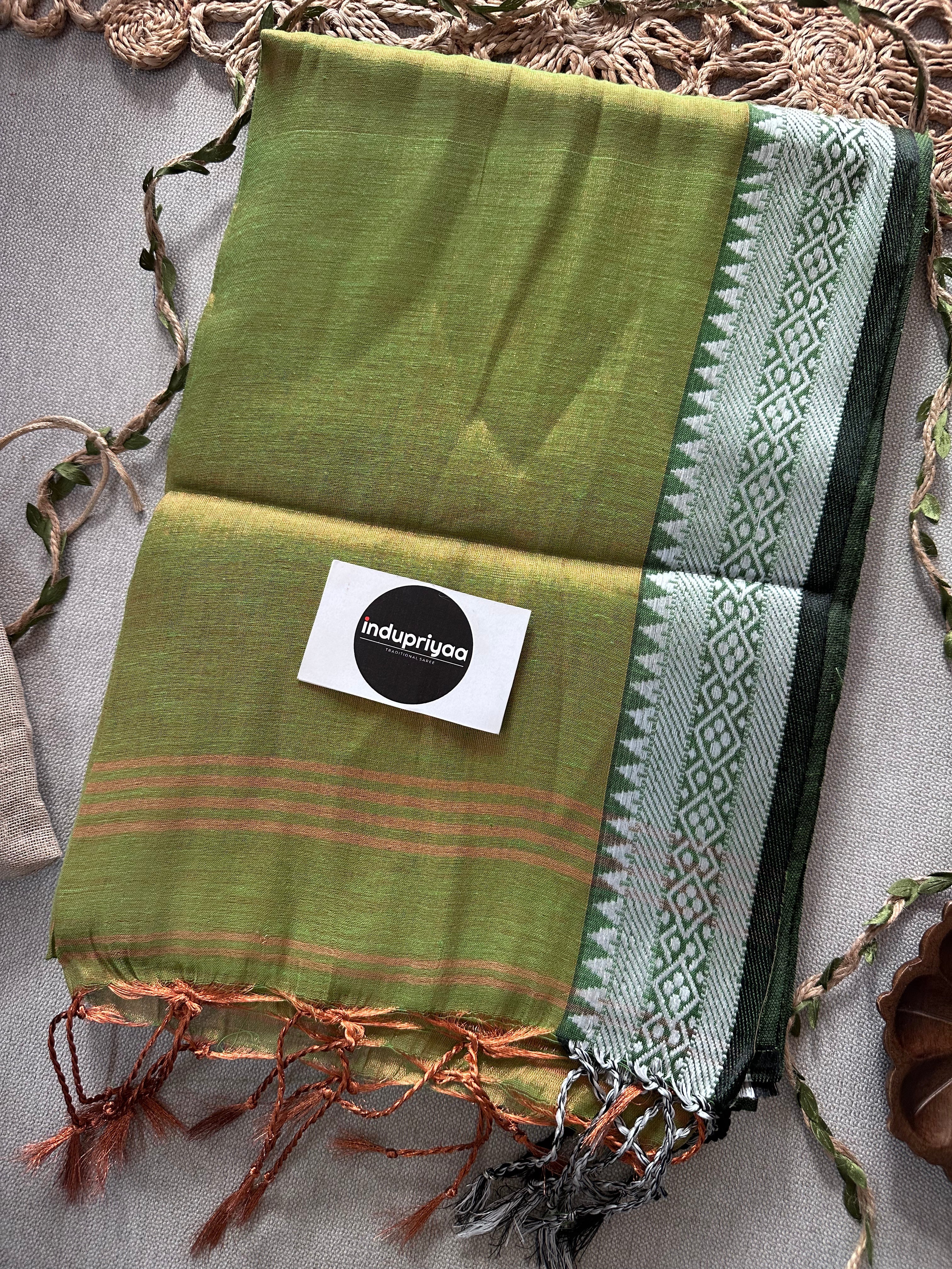 Indupriyaa Perrot Green Temple Designe  Handloom Raga Tissue Saree