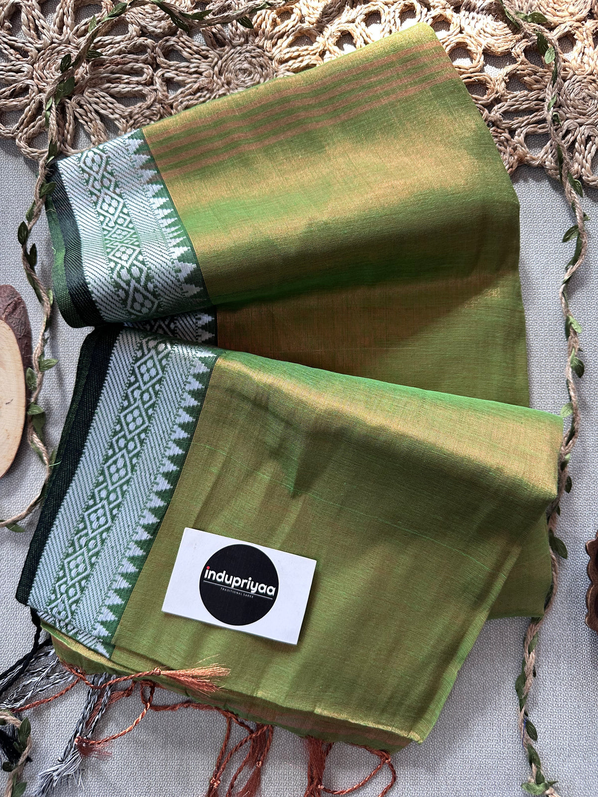 Indupriyaa Perrot Green Temple Designe  Handloom Raga Tissue Saree