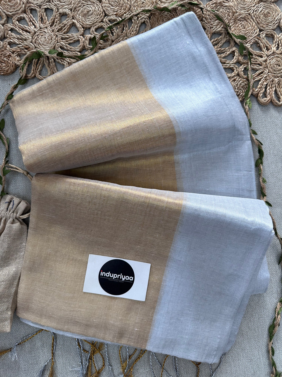 White Nd Gold Half N Half Designe  Handloom Raga Tissue Saree