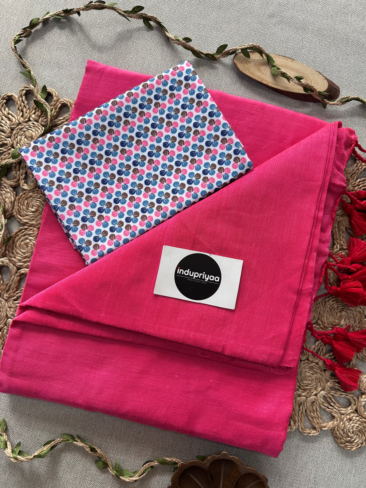Gajri Handloom Cotton Saree With White Print Blouse