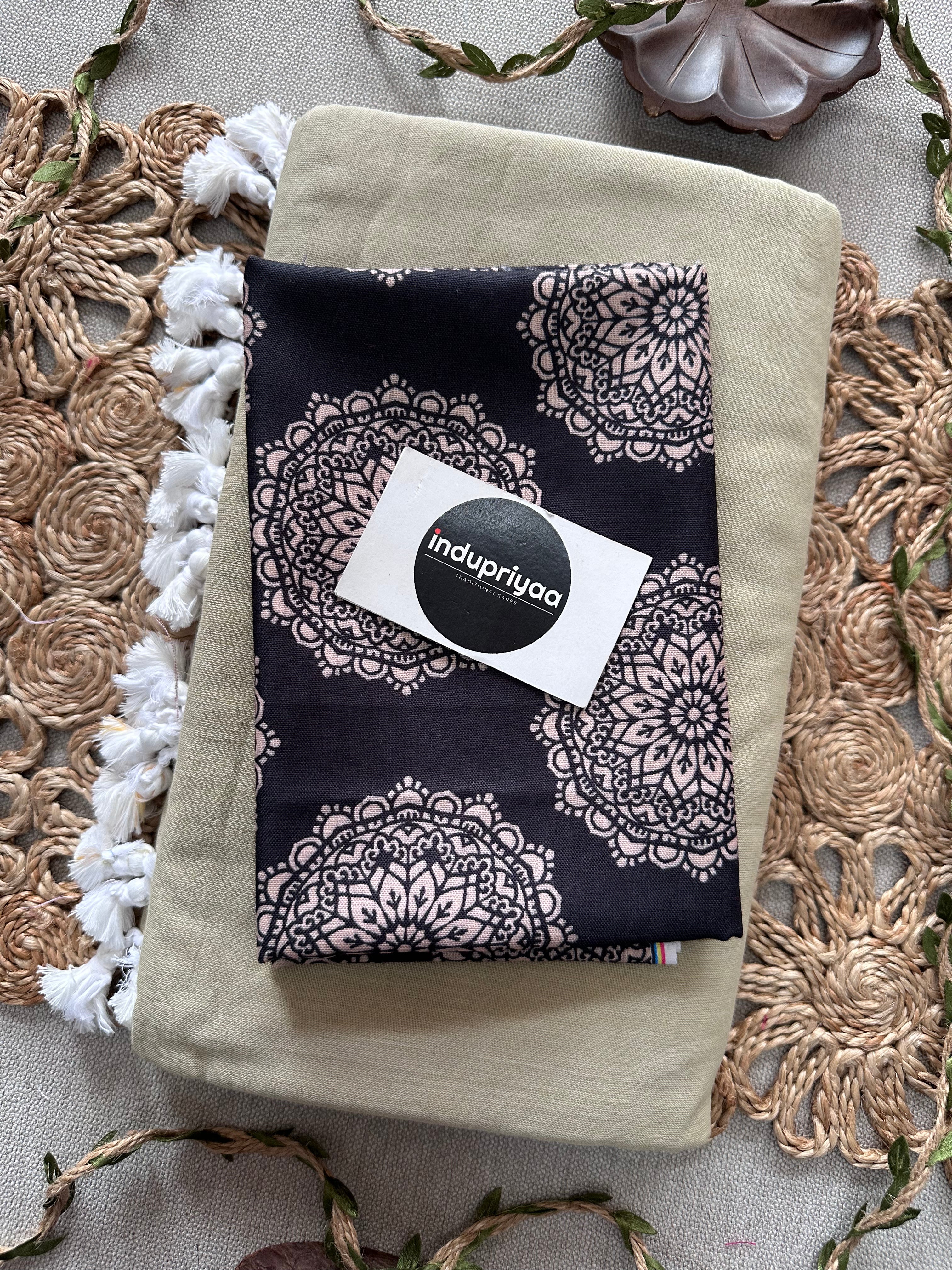 Half White  Handloom Cotton Saree With Black Print Blouse