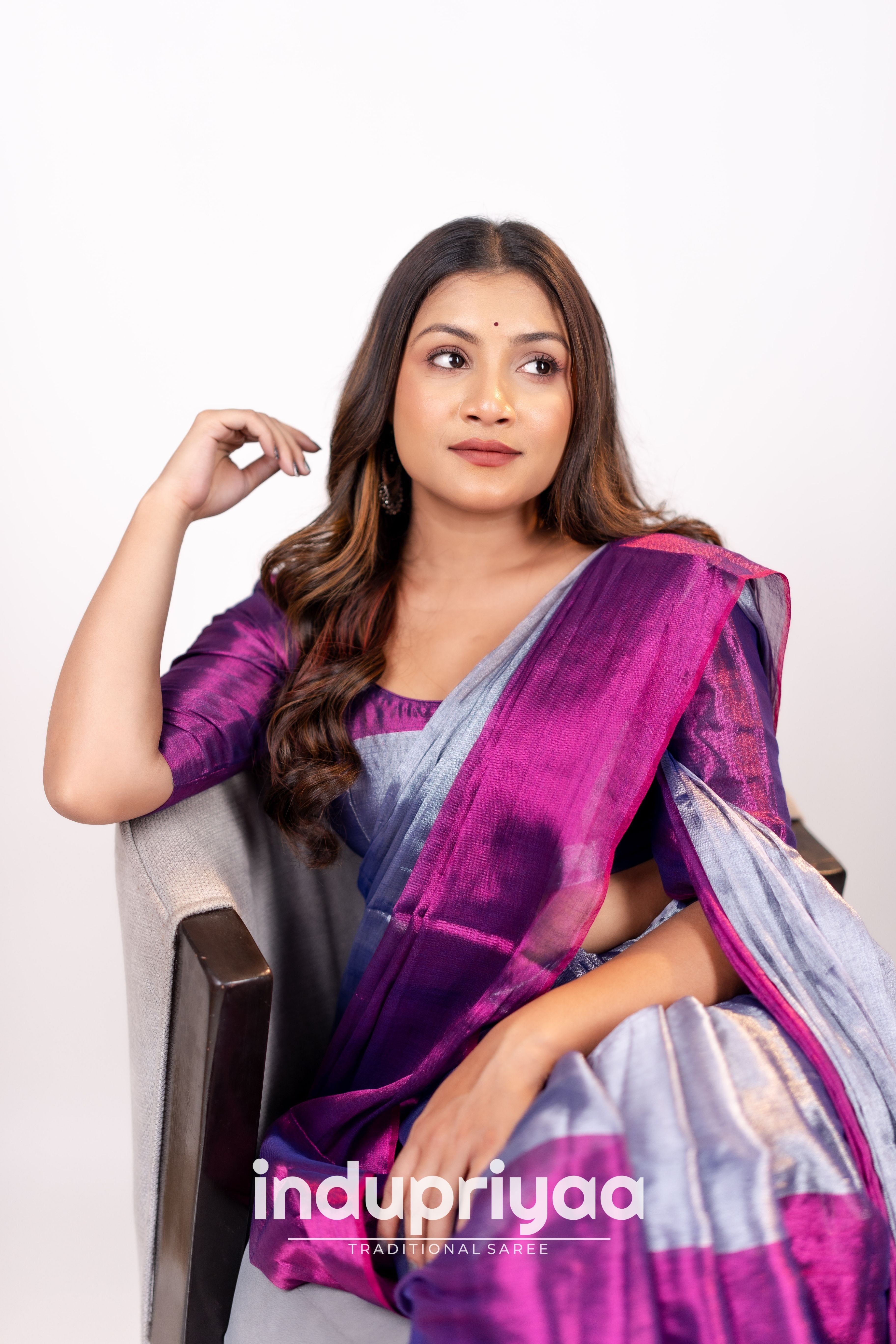 Indupriyaa Grey Nd Wine Designe Handloom Tissue Cotton Saree