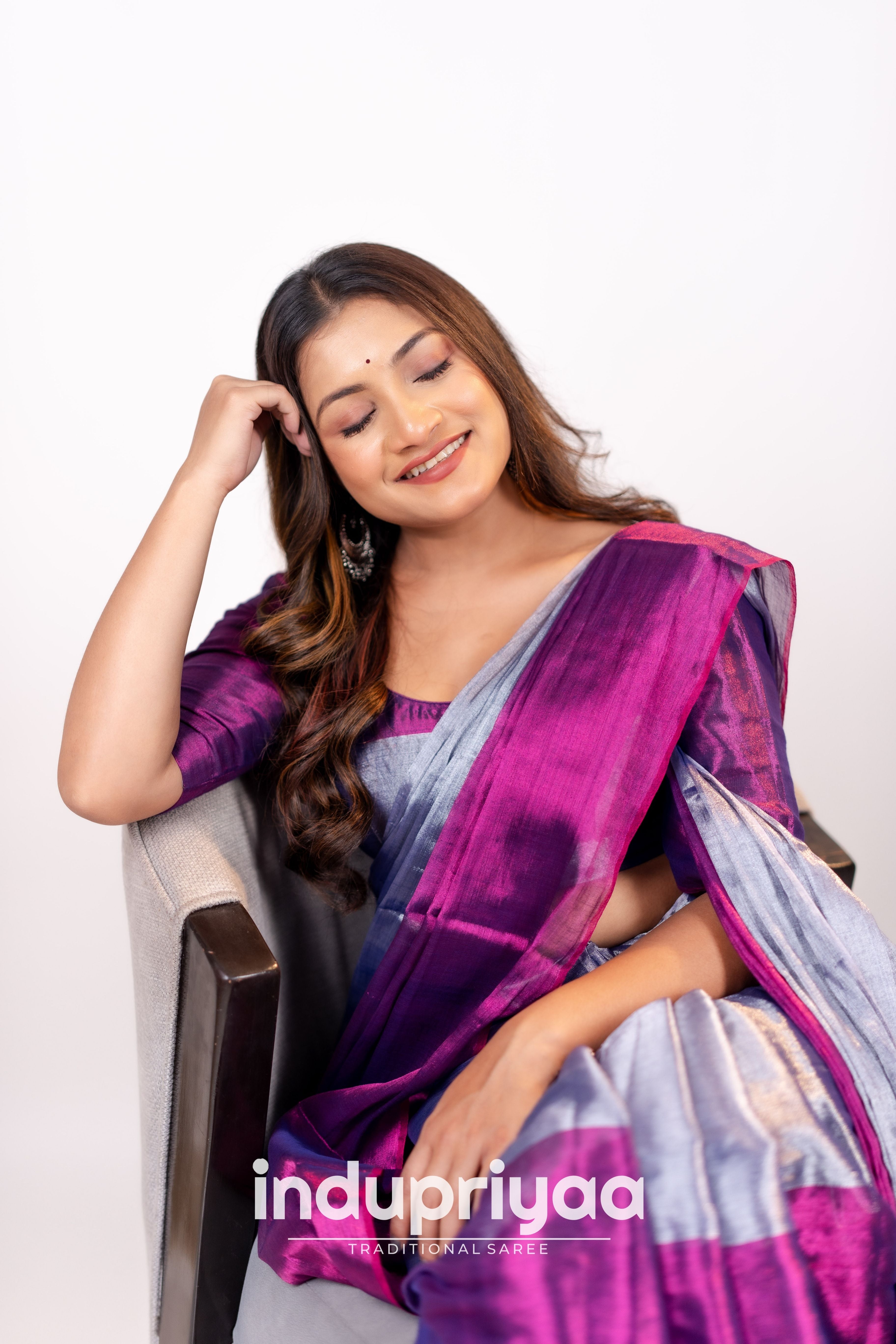 Indupriyaa Grey Nd Wine Designe Handloom Tissue Cotton Saree