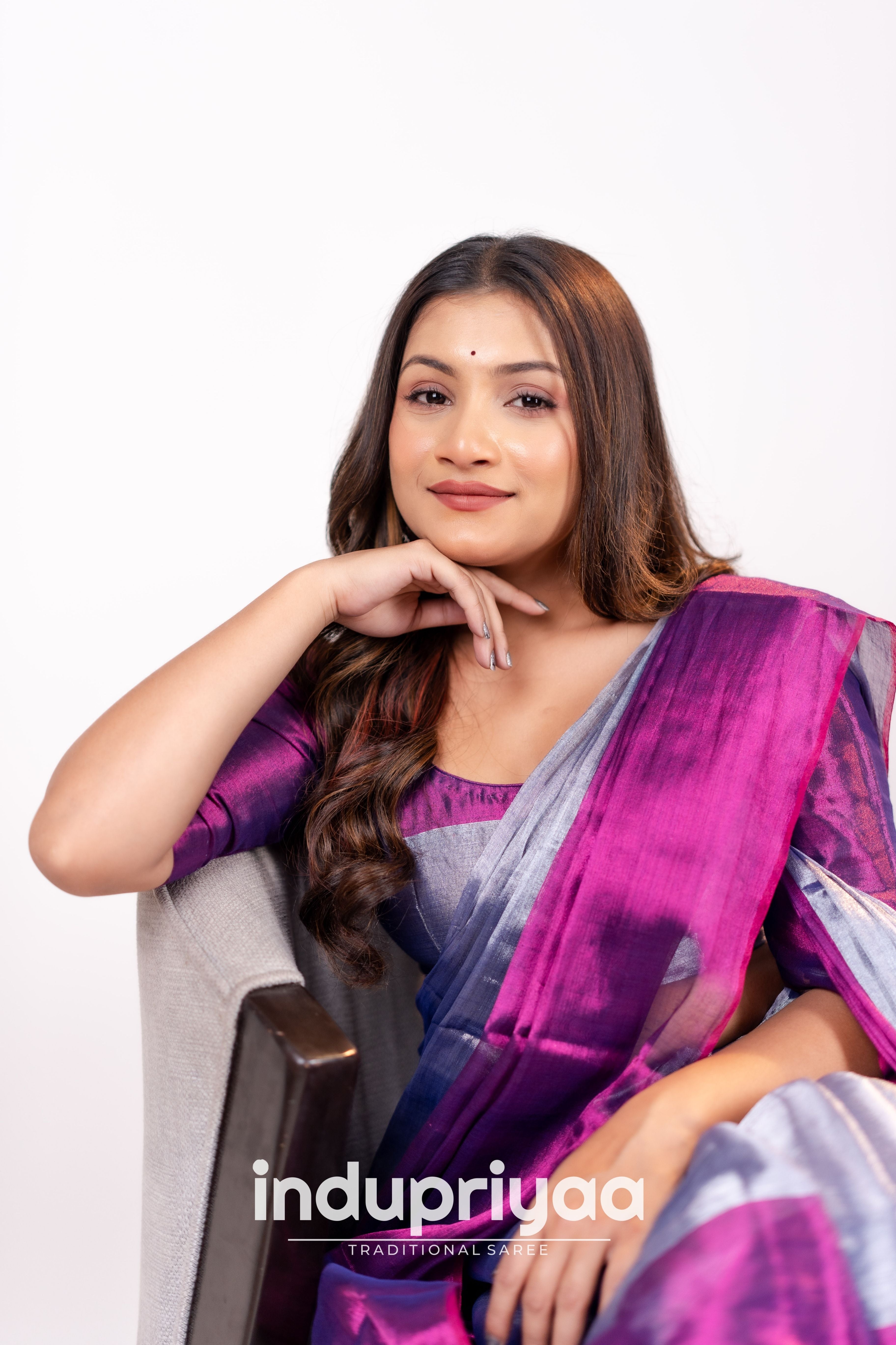 Indupriyaa Grey Nd Wine Designe Handloom Tissue Cotton Saree
