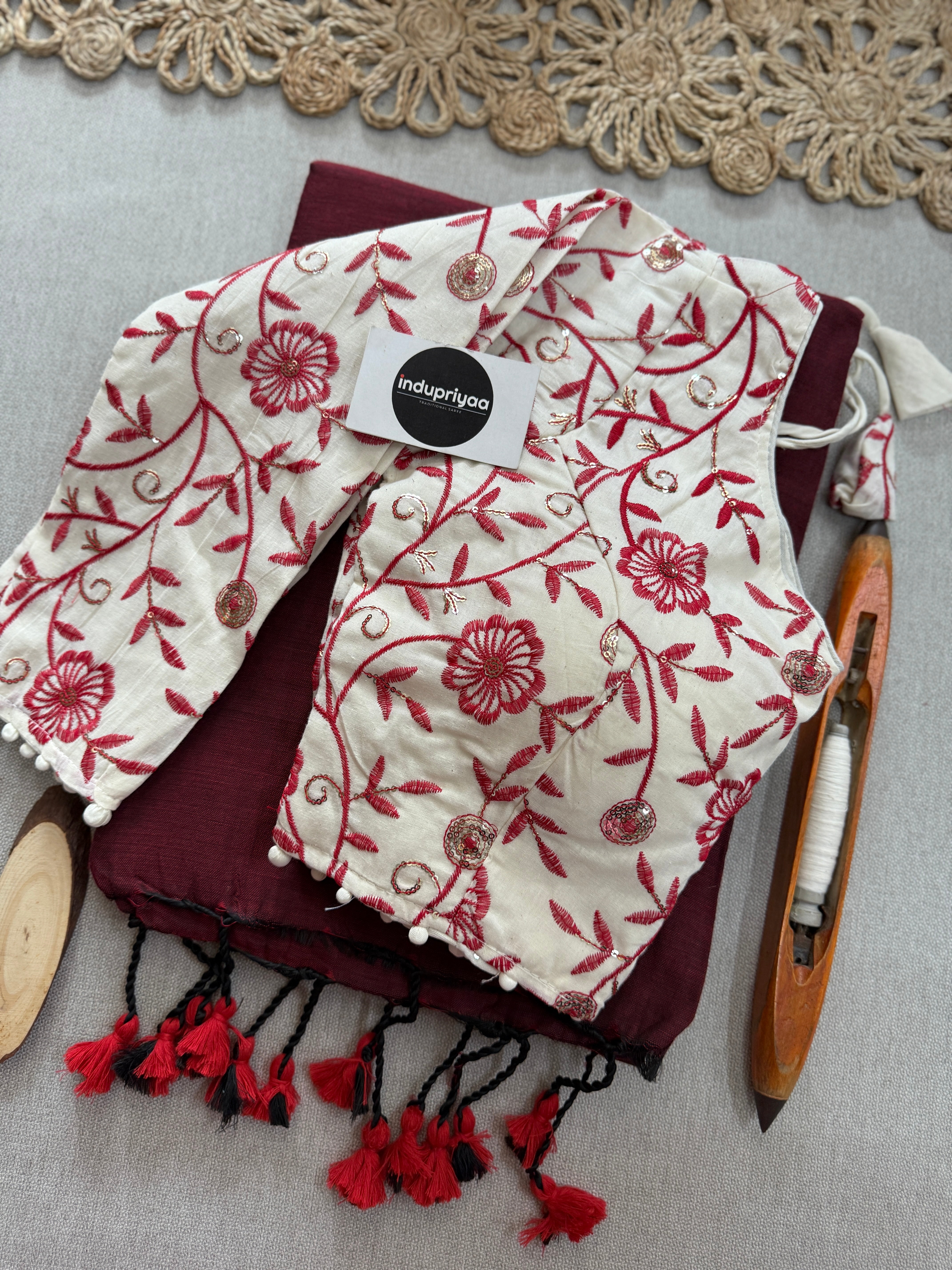 Marun Handloom Cotton Saree With Embrodery Work Redy Made Blouse