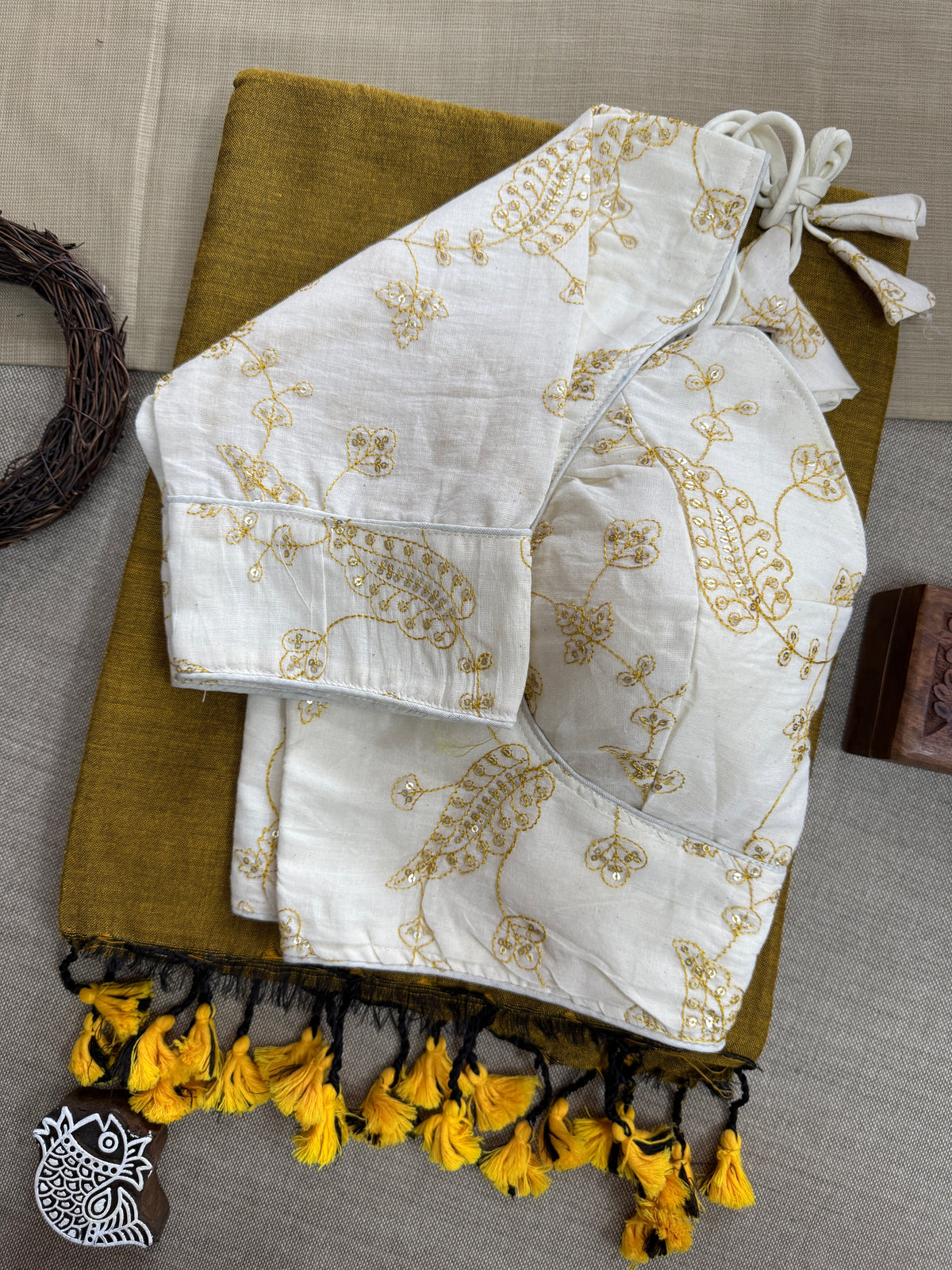 Golden Handloom Cotton Saree With Embrodery Work Redy Made Blouse