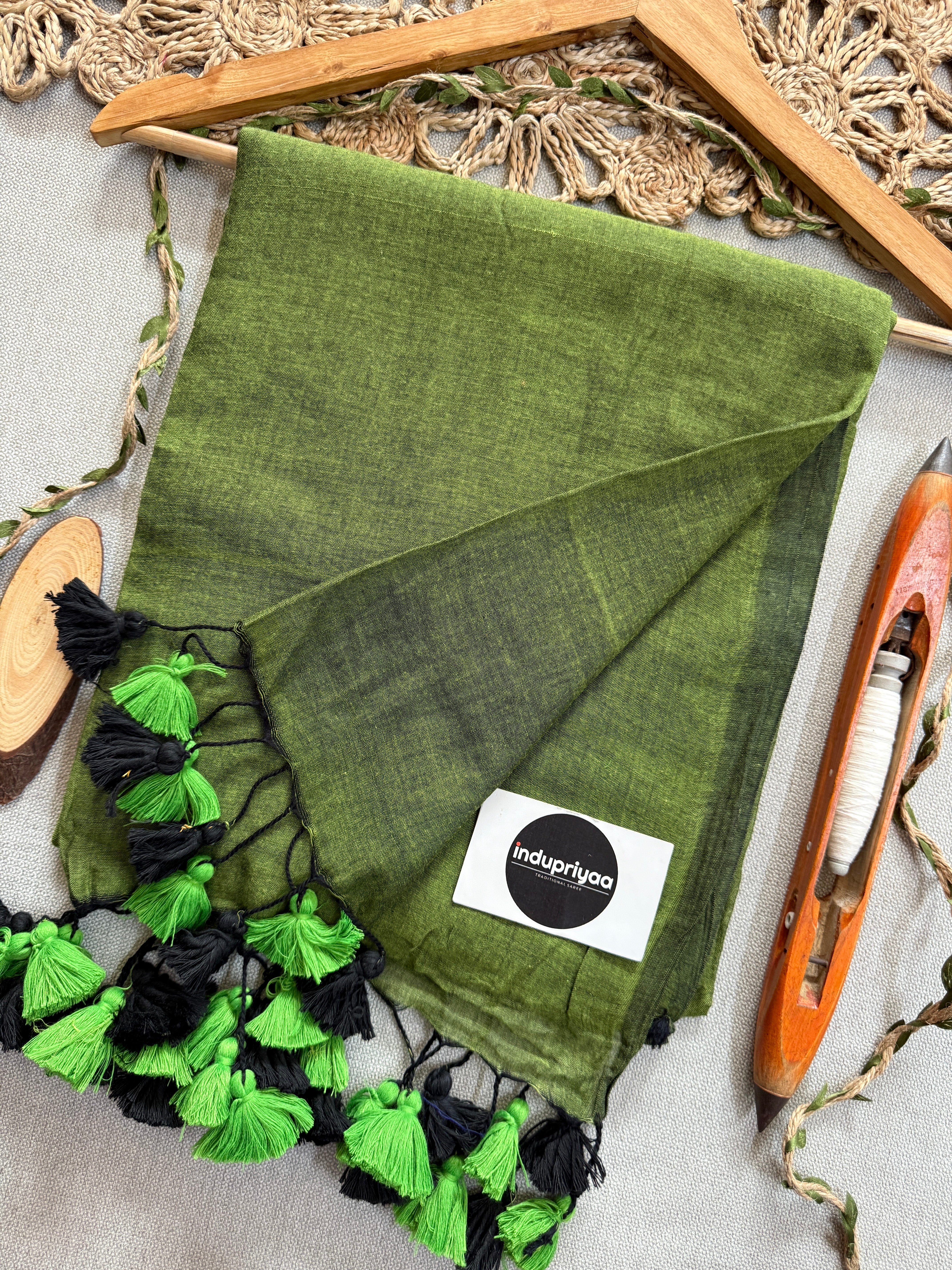 Indupriyaa Mehndi Green Pure Handloom Mulmul Cotton Saree