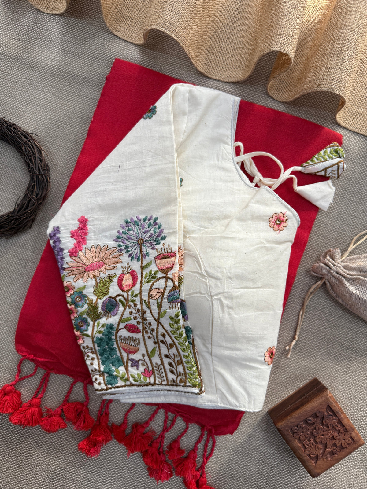 Red Handloom Cotton Saree With Embrodery Work Redy Made Blouse